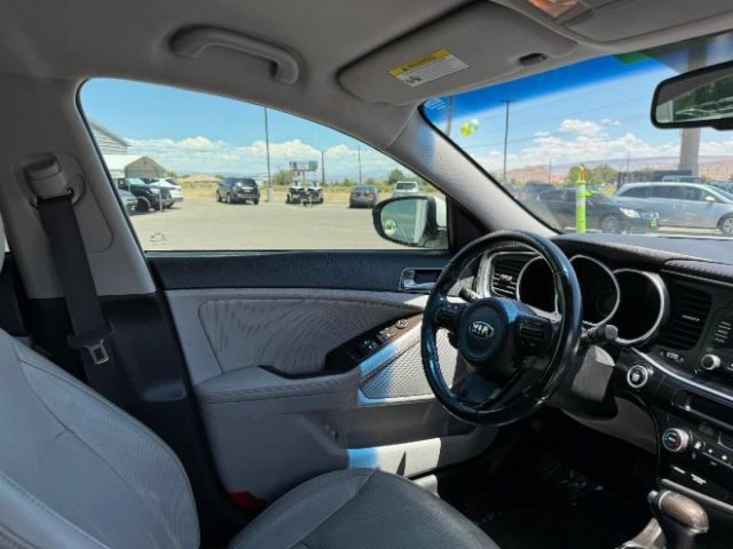 2015 Snow White Pearl /Black Interior Kia Optima EX (5XXGN4A79FG) with an 2.4L L4 DOHC 16V engine, 6-Speed Automatic transmission, located at 940 North Main Street, Cedar City, UT, 84720, (435) 628-0023, 37.692936, -113.061897 - Photo#31