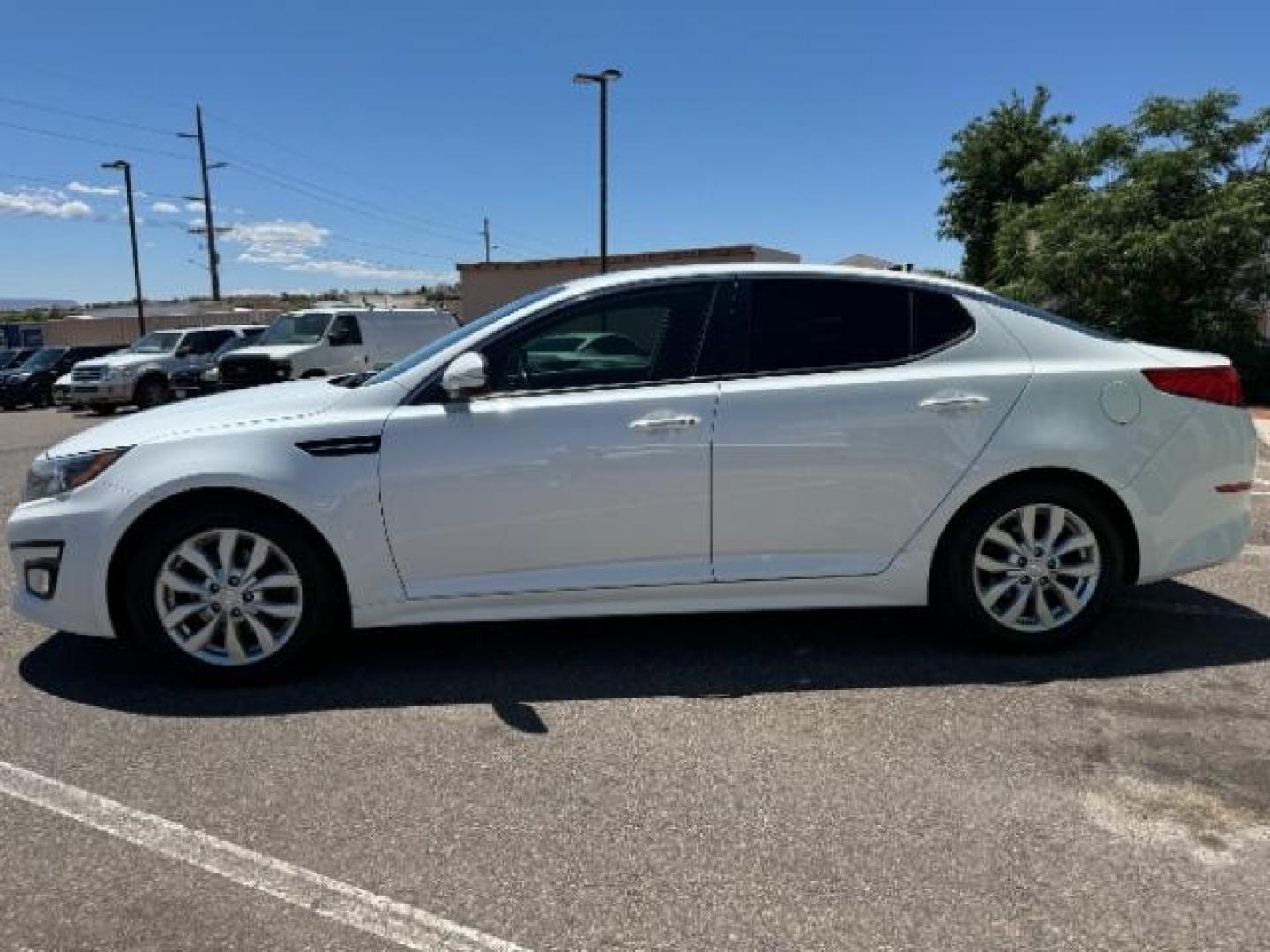 2015 Snow White Pearl /Black Interior Kia Optima EX (5XXGN4A79FG) with an 2.4L L4 DOHC 16V engine, 6-Speed Automatic transmission, located at 940 North Main Street, Cedar City, UT, 84720, (435) 628-0023, 37.692936, -113.061897 - Photo#3