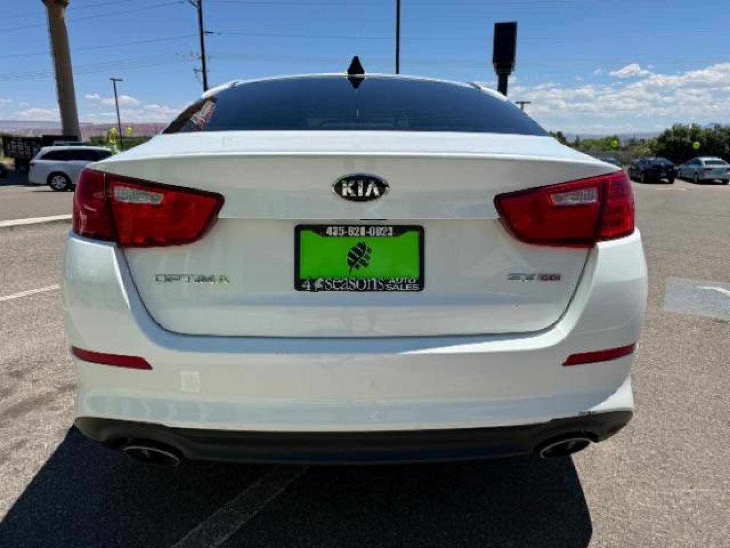 2015 Snow White Pearl /Black Interior Kia Optima EX (5XXGN4A79FG) with an 2.4L L4 DOHC 16V engine, 6-Speed Automatic transmission, located at 940 North Main Street, Cedar City, UT, 84720, (435) 628-0023, 37.692936, -113.061897 - Photo#5