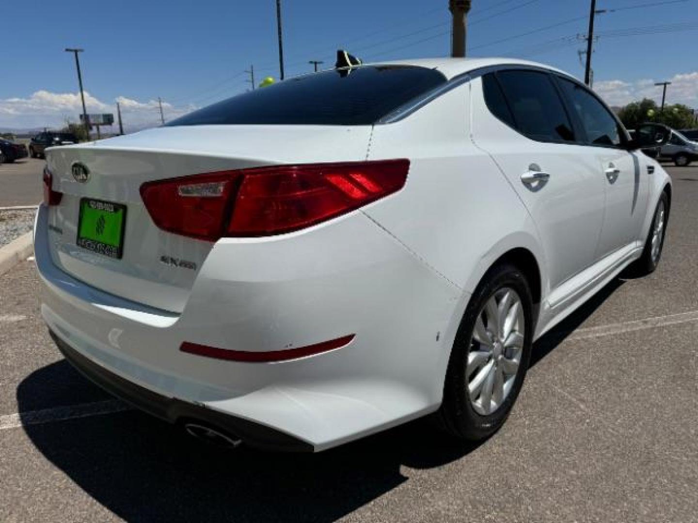 2015 Snow White Pearl /Black Interior Kia Optima EX (5XXGN4A79FG) with an 2.4L L4 DOHC 16V engine, 6-Speed Automatic transmission, located at 940 North Main Street, Cedar City, UT, 84720, (435) 628-0023, 37.692936, -113.061897 - Photo#6