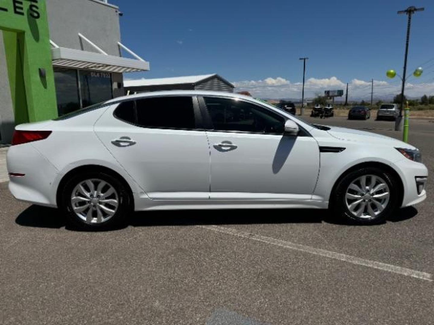 2015 Snow White Pearl /Black Interior Kia Optima EX (5XXGN4A79FG) with an 2.4L L4 DOHC 16V engine, 6-Speed Automatic transmission, located at 940 North Main Street, Cedar City, UT, 84720, (435) 628-0023, 37.692936, -113.061897 - Photo#7