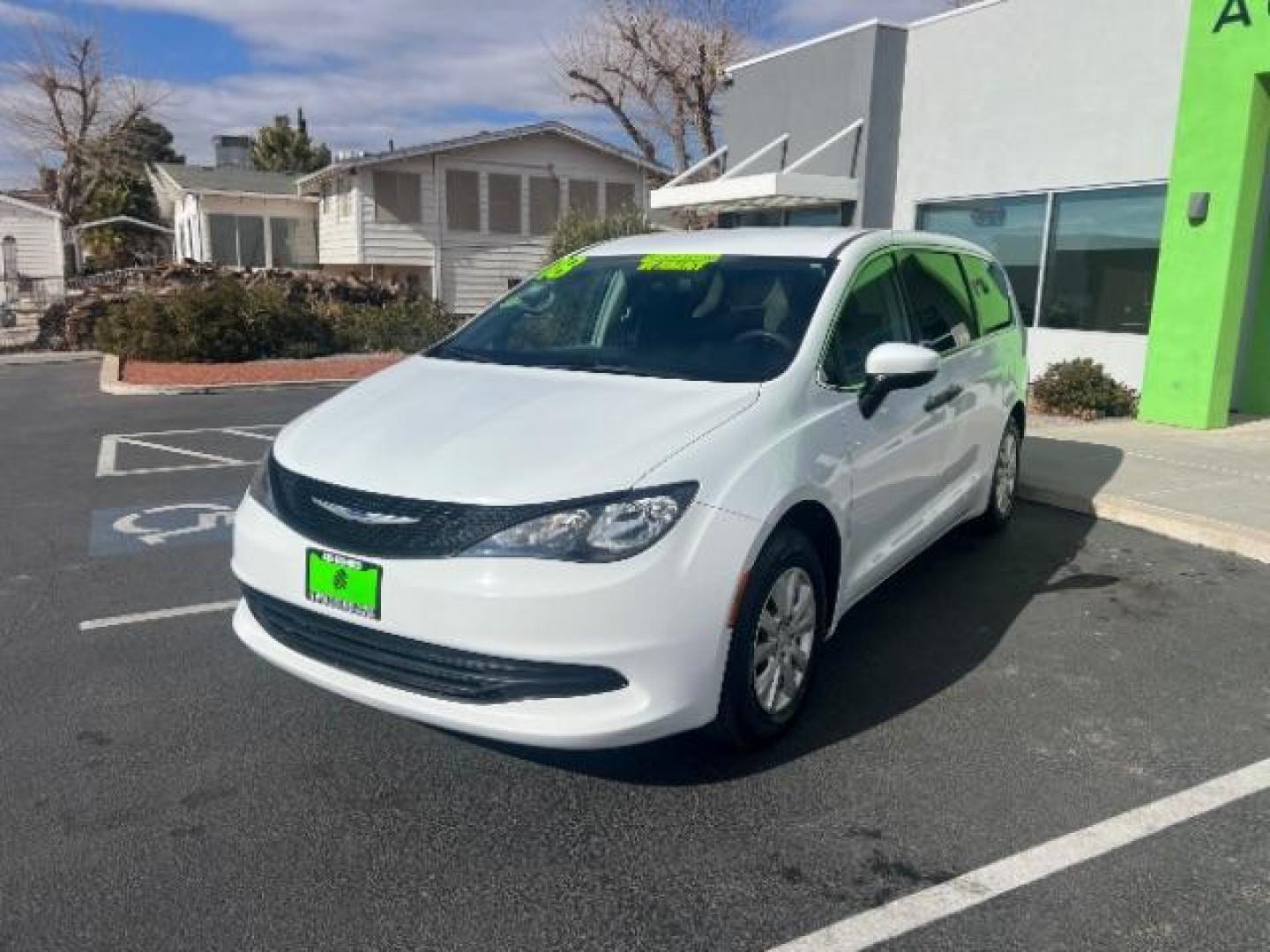 2018 Bright White Clear C /Black/Alloy, cloth Chrysler Pacifica L (2C4RC1AG2JR) with an 3.6L V6 DOHC 24V engine, 9-Speed Automatic transmission, located at 1865 East Red Hills Pkwy, St. George, 84770, (435) 628-0023, 37.120850, -113.543640 - Photo#2