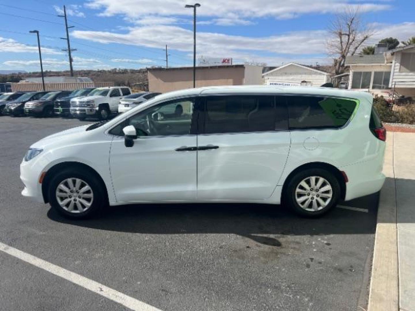 2018 Bright White Clear C /Black/Alloy, cloth Chrysler Pacifica L (2C4RC1AG2JR) with an 3.6L V6 DOHC 24V engine, 9-Speed Automatic transmission, located at 1865 East Red Hills Pkwy, St. George, 84770, (435) 628-0023, 37.120850, -113.543640 - Photo#3