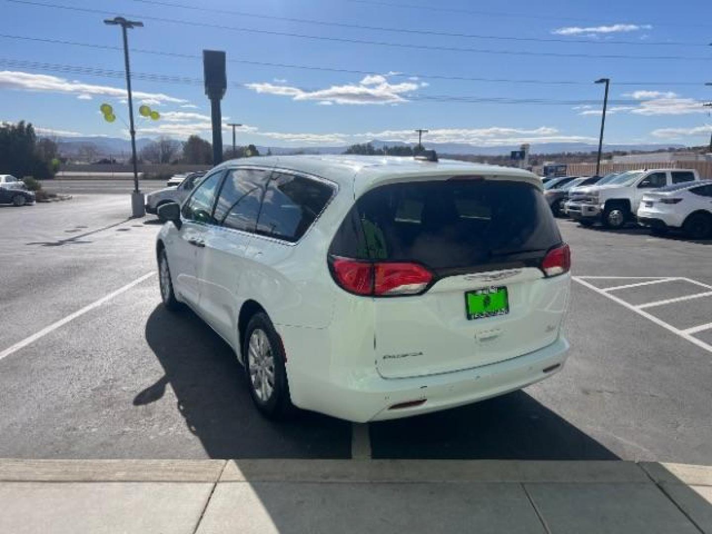 2018 Bright White Clear C /Black/Alloy, cloth Chrysler Pacifica L (2C4RC1AG2JR) with an 3.6L V6 DOHC 24V engine, 9-Speed Automatic transmission, located at 1865 East Red Hills Pkwy, St. George, 84770, (435) 628-0023, 37.120850, -113.543640 - Photo#4