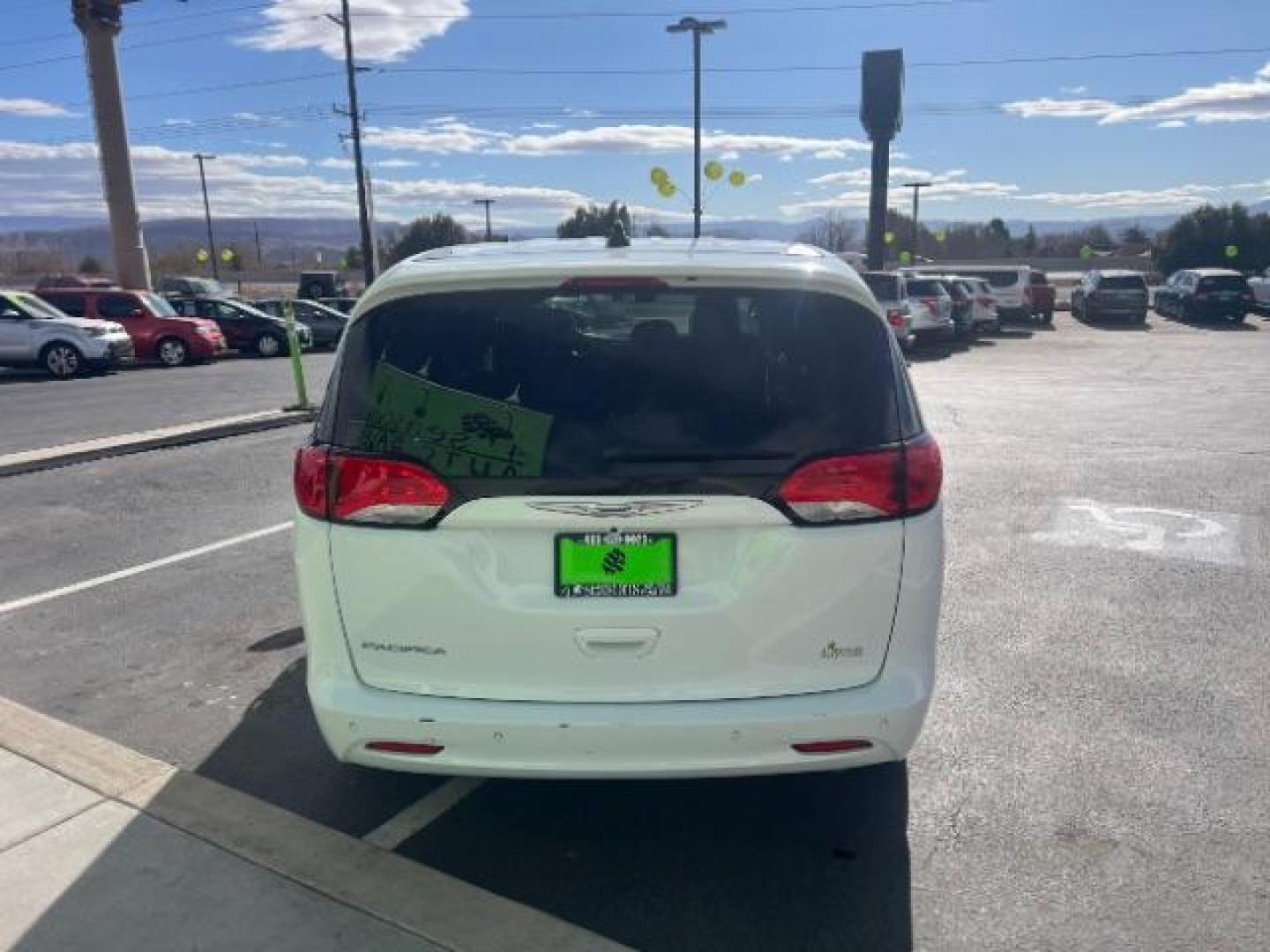 2018 Bright White Clear C /Black/Alloy, cloth Chrysler Pacifica L (2C4RC1AG2JR) with an 3.6L V6 DOHC 24V engine, 9-Speed Automatic transmission, located at 1865 East Red Hills Pkwy, St. George, 84770, (435) 628-0023, 37.120850, -113.543640 - Photo#5