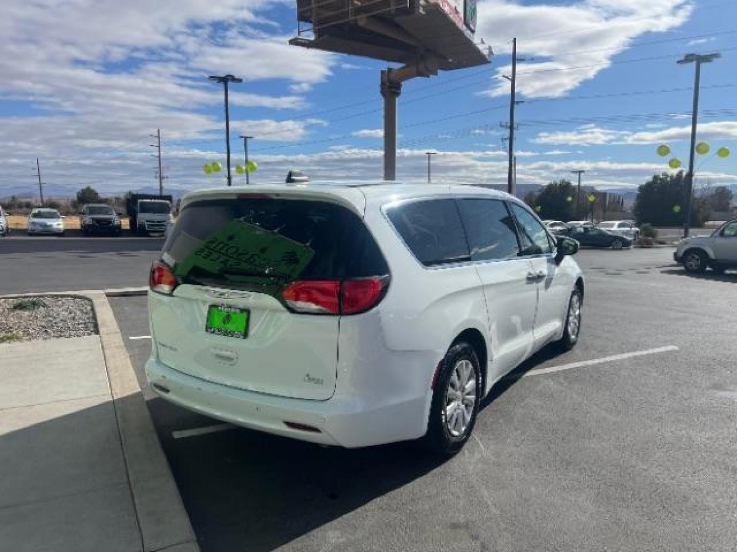 2018 Bright White Clear C /Black/Alloy, cloth Chrysler Pacifica L (2C4RC1AG2JR) with an 3.6L V6 DOHC 24V engine, 9-Speed Automatic transmission, located at 1865 East Red Hills Pkwy, St. George, 84770, (435) 628-0023, 37.120850, -113.543640 - Photo#6