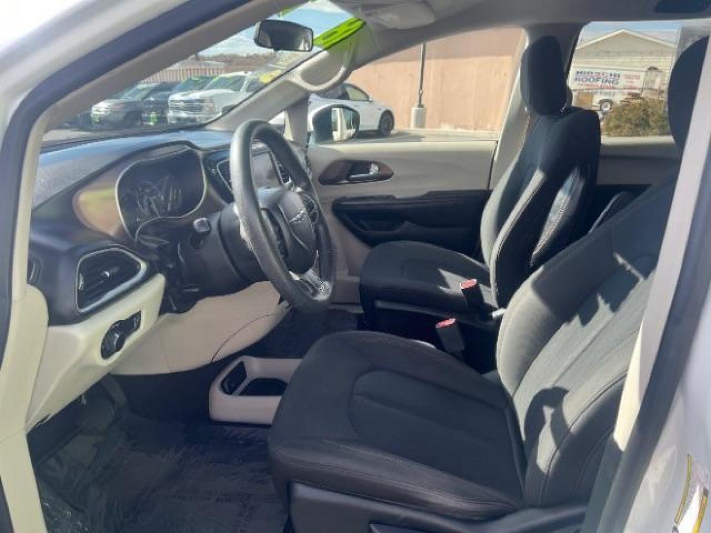 2018 Bright White Clear C /Black/Alloy, cloth Chrysler Pacifica L (2C4RC1AG2JR) with an 3.6L V6 DOHC 24V engine, 9-Speed Automatic transmission, located at 1865 East Red Hills Pkwy, St. George, 84770, (435) 628-0023, 37.120850, -113.543640 - Photo#14