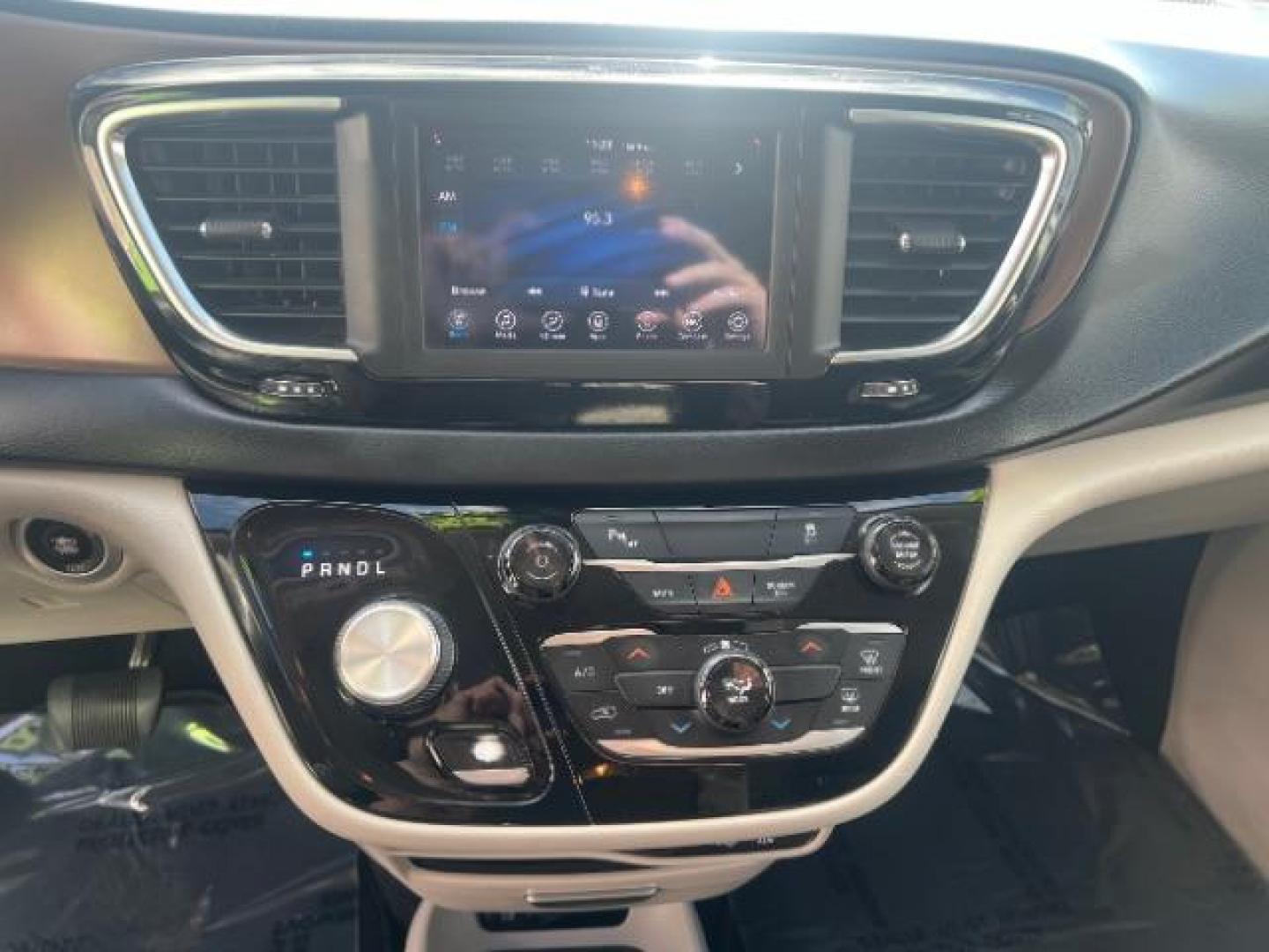 2018 Bright White Clear C /Black/Alloy, cloth Chrysler Pacifica L (2C4RC1AG2JR) with an 3.6L V6 DOHC 24V engine, 9-Speed Automatic transmission, located at 1865 East Red Hills Pkwy, St. George, 84770, (435) 628-0023, 37.120850, -113.543640 - Photo#18