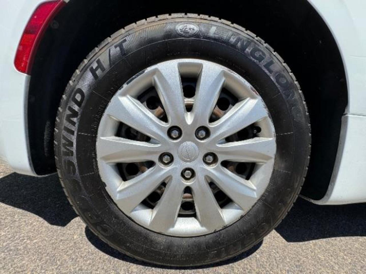 2018 Bright White Clear Coat /Black/Alloy, cloth Chrysler Pacifica L (2C4RC1AG2JR) with an 3.6L V6 DOHC 24V engine, 9-Speed Automatic transmission, located at 1865 East Red Hills Pkwy, St. George, 84770, (435) 628-0023, 37.120850, -113.543640 - Photo#9