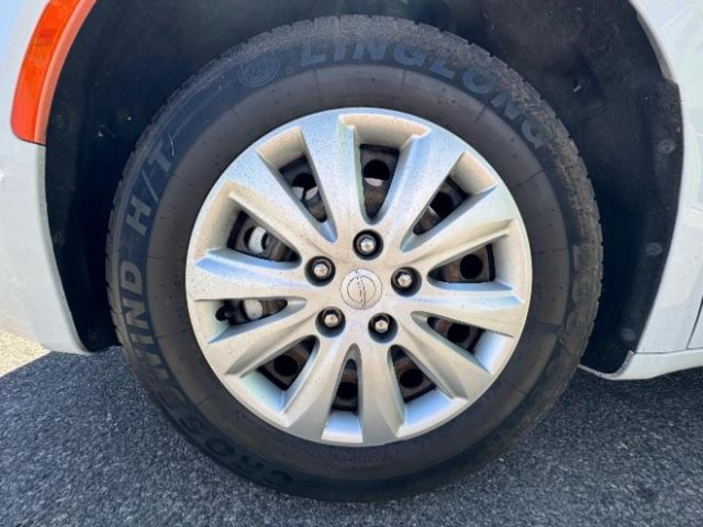 2018 Bright White Clear Coat /Black/Alloy, cloth Chrysler Pacifica L (2C4RC1AG2JR) with an 3.6L V6 DOHC 24V engine, 9-Speed Automatic transmission, located at 1865 East Red Hills Pkwy, St. George, 84770, (435) 628-0023, 37.120850, -113.543640 - Photo#11