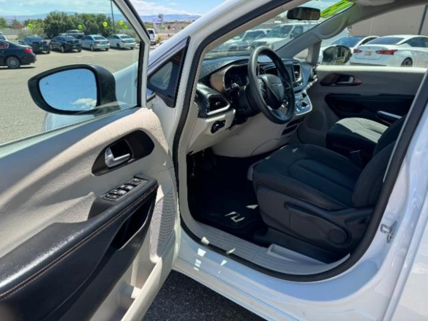 2018 Bright White Clear Coat /Black/Alloy, cloth Chrysler Pacifica L (2C4RC1AG2JR) with an 3.6L V6 DOHC 24V engine, 9-Speed Automatic transmission, located at 1865 East Red Hills Pkwy, St. George, 84770, (435) 628-0023, 37.120850, -113.543640 - Photo#12