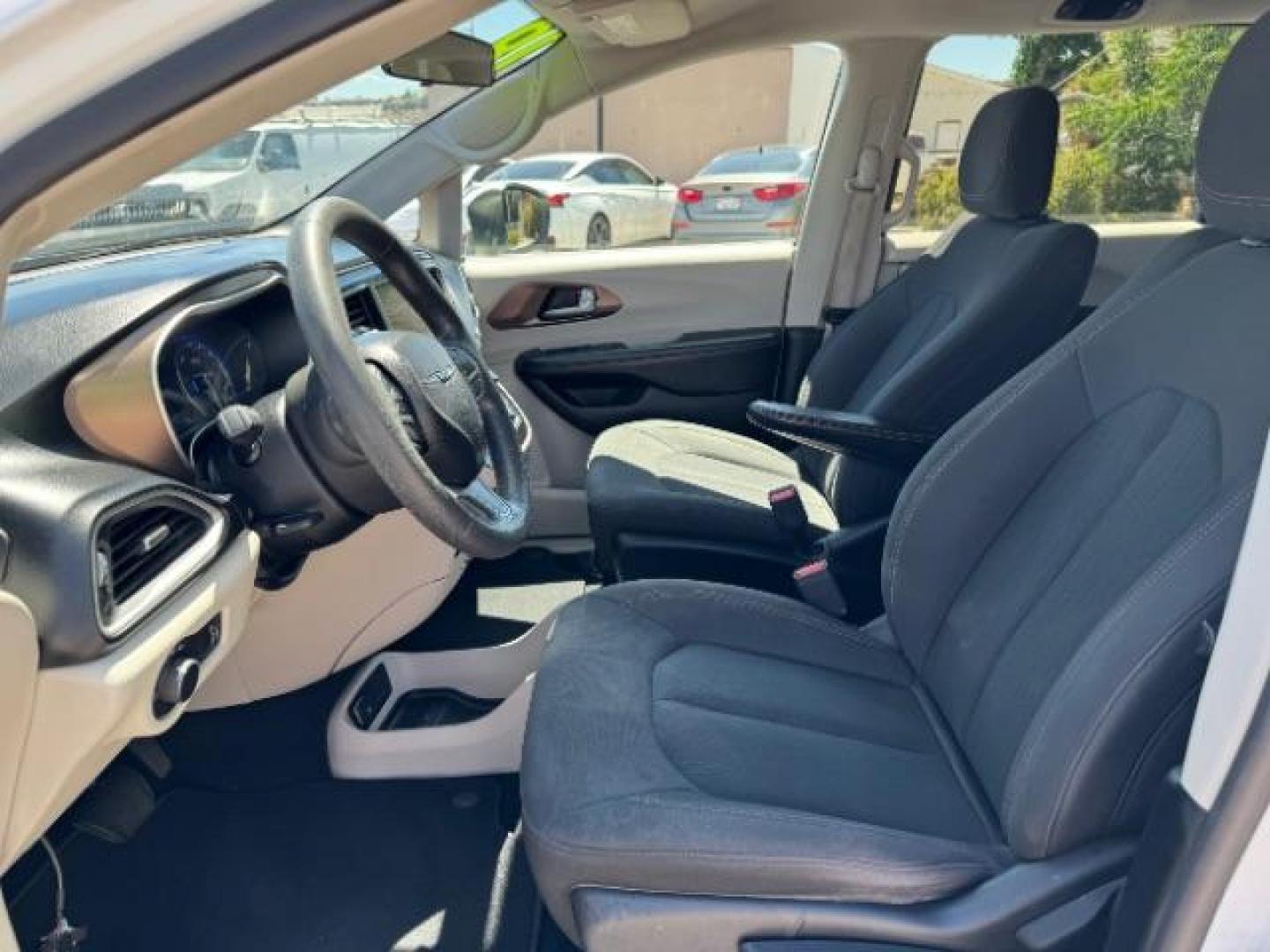 2018 Bright White Clear Coat /Black/Alloy, cloth Chrysler Pacifica L (2C4RC1AG2JR) with an 3.6L V6 DOHC 24V engine, 9-Speed Automatic transmission, located at 1865 East Red Hills Pkwy, St. George, 84770, (435) 628-0023, 37.120850, -113.543640 - Photo#15