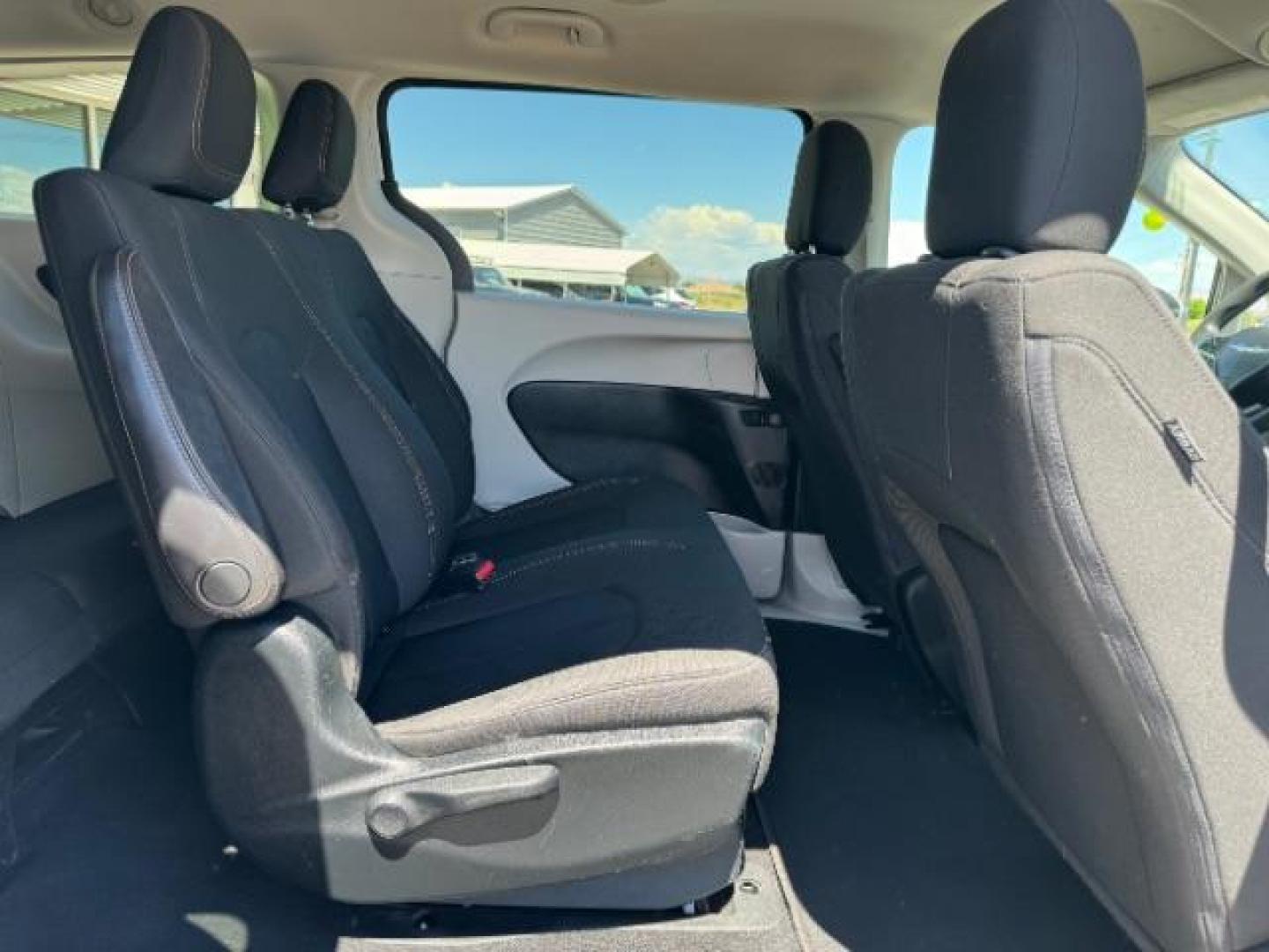 2018 Bright White Clear Coat /Black/Alloy, cloth Chrysler Pacifica L (2C4RC1AG2JR) with an 3.6L V6 DOHC 24V engine, 9-Speed Automatic transmission, located at 1865 East Red Hills Pkwy, St. George, 84770, (435) 628-0023, 37.120850, -113.543640 - Photo#27