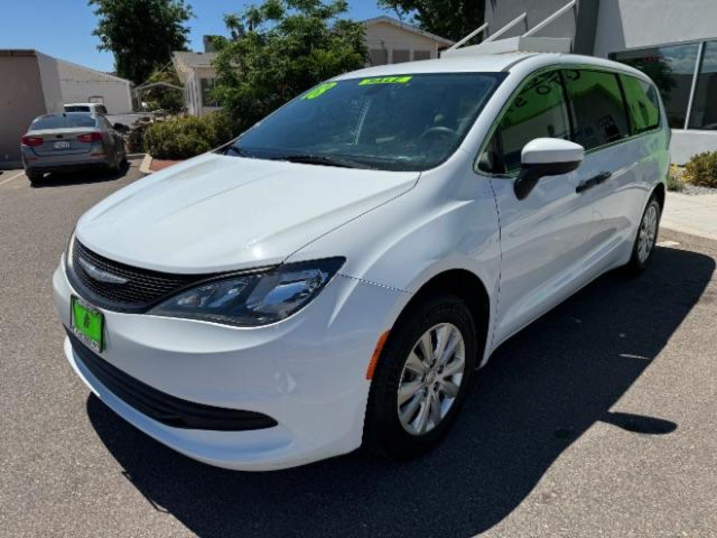 2018 Bright White Clear Coat /Black/Alloy, cloth Chrysler Pacifica L (2C4RC1AG2JR) with an 3.6L V6 DOHC 24V engine, 9-Speed Automatic transmission, located at 1865 East Red Hills Pkwy, St. George, 84770, (435) 628-0023, 37.120850, -113.543640 - Photo#2