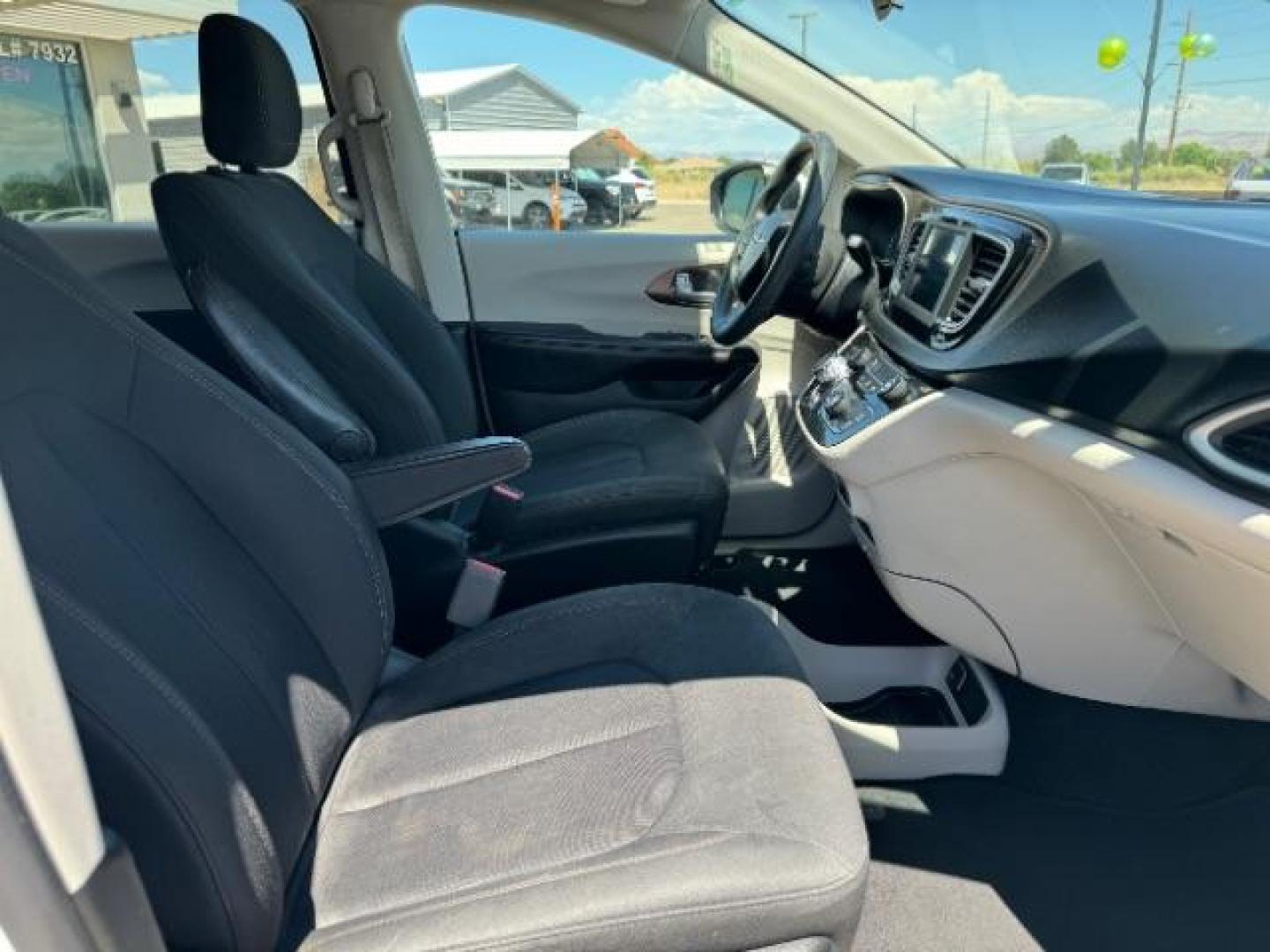 2018 Bright White Clear Coat /Black/Alloy, cloth Chrysler Pacifica L (2C4RC1AG2JR) with an 3.6L V6 DOHC 24V engine, 9-Speed Automatic transmission, located at 1865 East Red Hills Pkwy, St. George, 84770, (435) 628-0023, 37.120850, -113.543640 - Photo#34