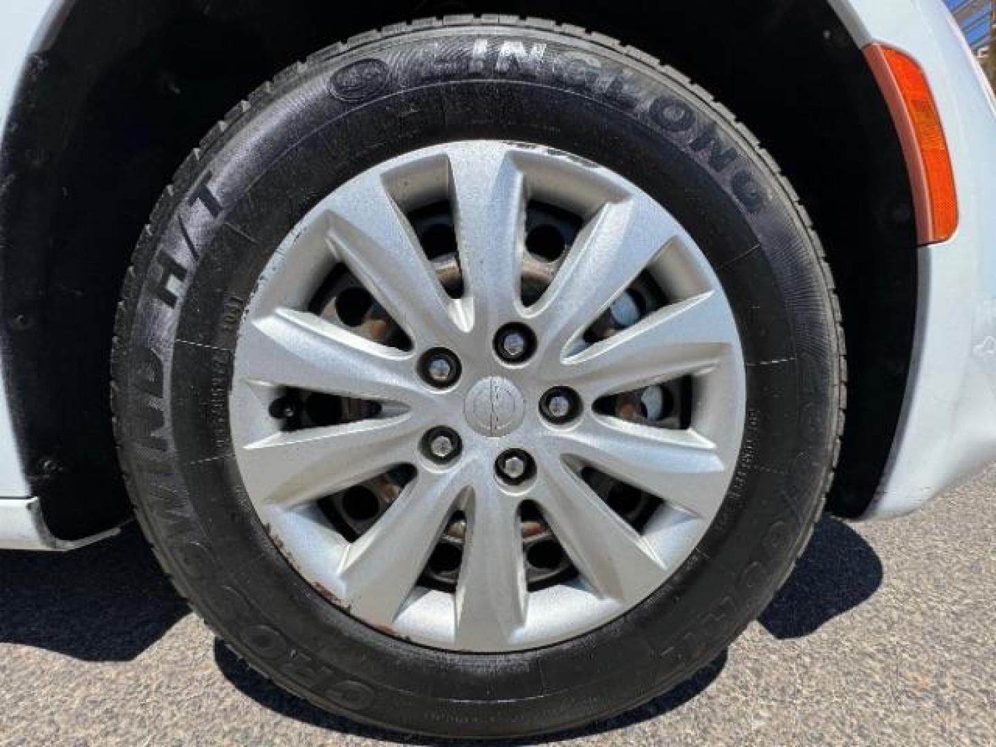 2018 Bright White Clear Coat /Black/Alloy, cloth Chrysler Pacifica L (2C4RC1AG2JR) with an 3.6L V6 DOHC 24V engine, 9-Speed Automatic transmission, located at 1865 East Red Hills Pkwy, St. George, 84770, (435) 628-0023, 37.120850, -113.543640 - Photo#8