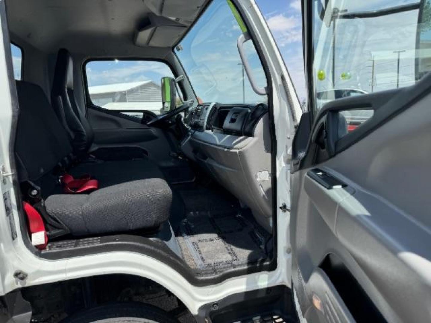 2020 White /Black Mitsubishi Fuso FE180 (4UZCXE11XLG) with an 6L engine, Automatic transmission, located at 1865 East Red Hills Pkwy, St. George, 84770, (435) 628-0023, 37.120850, -113.543640 - Photo#32