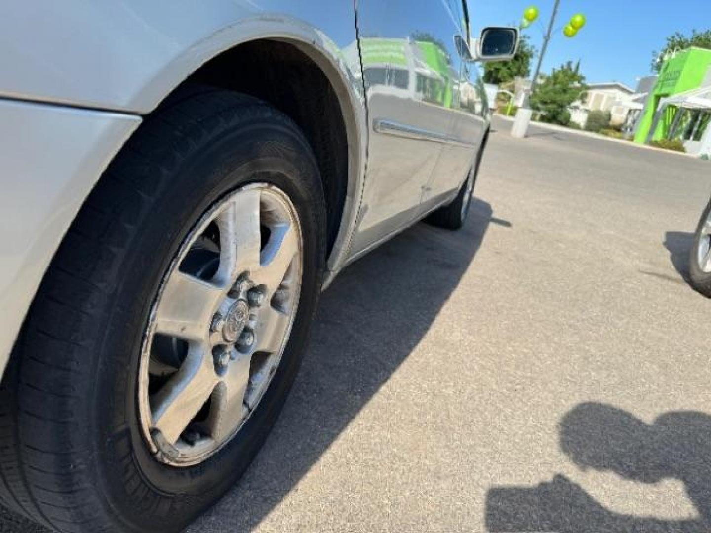 2000 Silver Spruce Metallic /Stone Cloth Toyota Avalon XLS (4T1BF28B2YU) with an 3.0L V6 DOHC 24V engine, 4-Speed Automatic transmission, located at 1865 East Red Hills Pkwy, St. George, 84770, (435) 628-0023, 37.120850, -113.543640 - This vehicle is a Mechanic Special. This means it will need some love. Runs a drives fine but has body damage, leaks or other mechanical issues. It did NOT pass our 50 point inspection. Get a great deal on a less than perfect car. These cars do NOT qualify for our in house financing. Cash and carry, - Photo#5