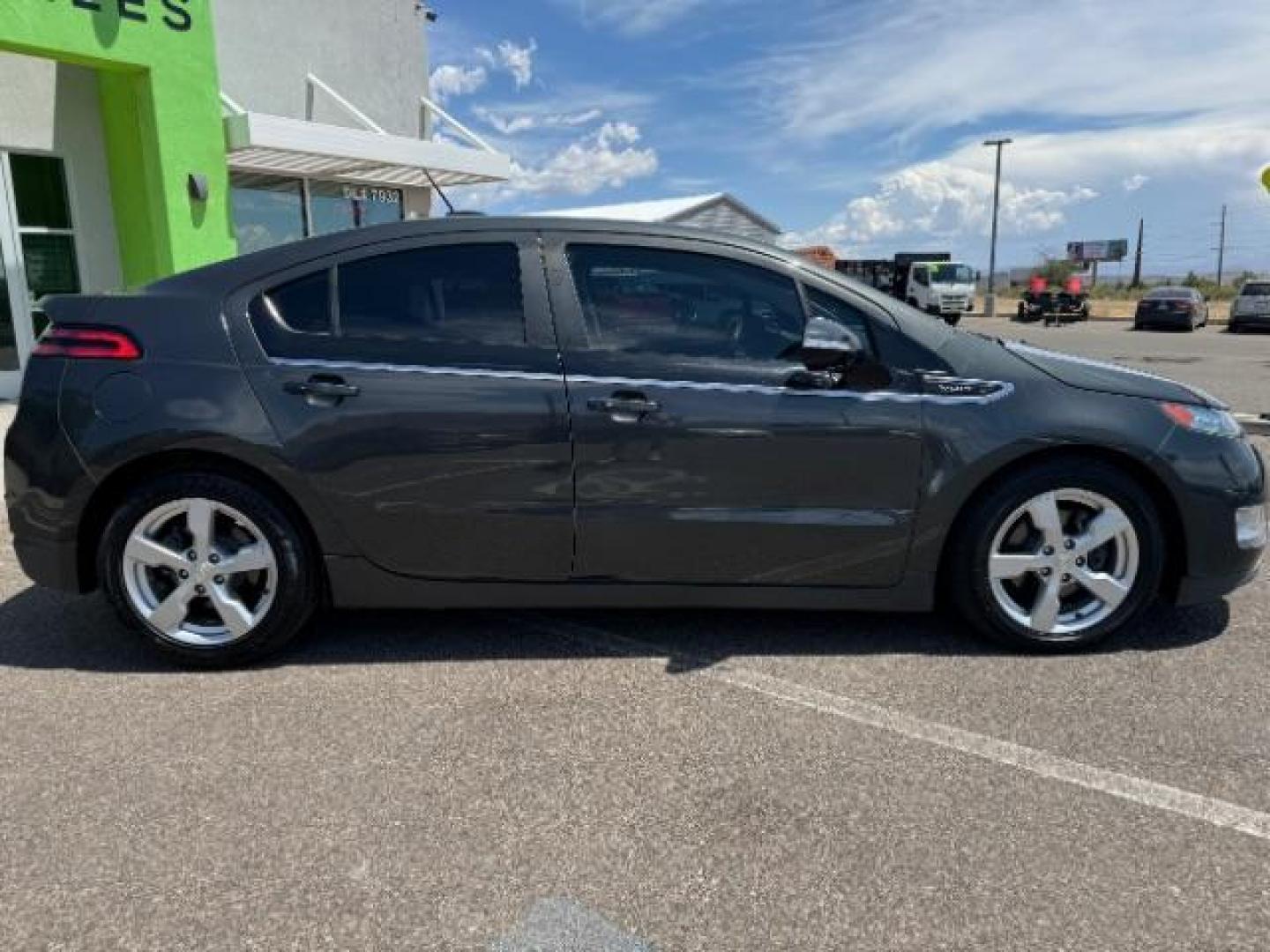 2015 Ashen Gray Metallic /Jet Black/Dark Accents Chevrolet Volt Premium w/ Navigation (1G1RD6E44FU) with an 1.4L L4 DOHC 16V PLUG-IN HYBRID engine, Continuously Variable Transmission transmission, located at 940 North Main Street, Cedar City, UT, 84720, (435) 628-0023, 37.692936, -113.061897 - ***This vehicle qualifies for the EV/Hybrid tax rebate of up to $4,000*** We are setup with the IRS to recieve direct payments within 72 hours. We file the rebate online with IRS and can credit it to your down payment, reduce the sales price OR give you cashback!! These cars will not last and can o - Photo#7