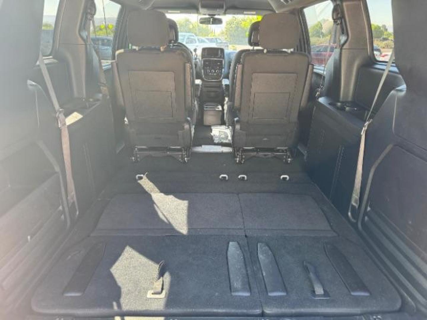 2018 Billet Clear Coat /Black/Light Graystone, cloth Dodge Grand Caravan SE (2C4RDGBG9JR) with an 3.6L V6 DOHC 24V engine, 6-Speed Automatic transmission, located at 940 North Main Street, Cedar City, UT, 84720, (435) 628-0023, 37.692936, -113.061897 - Photo#23