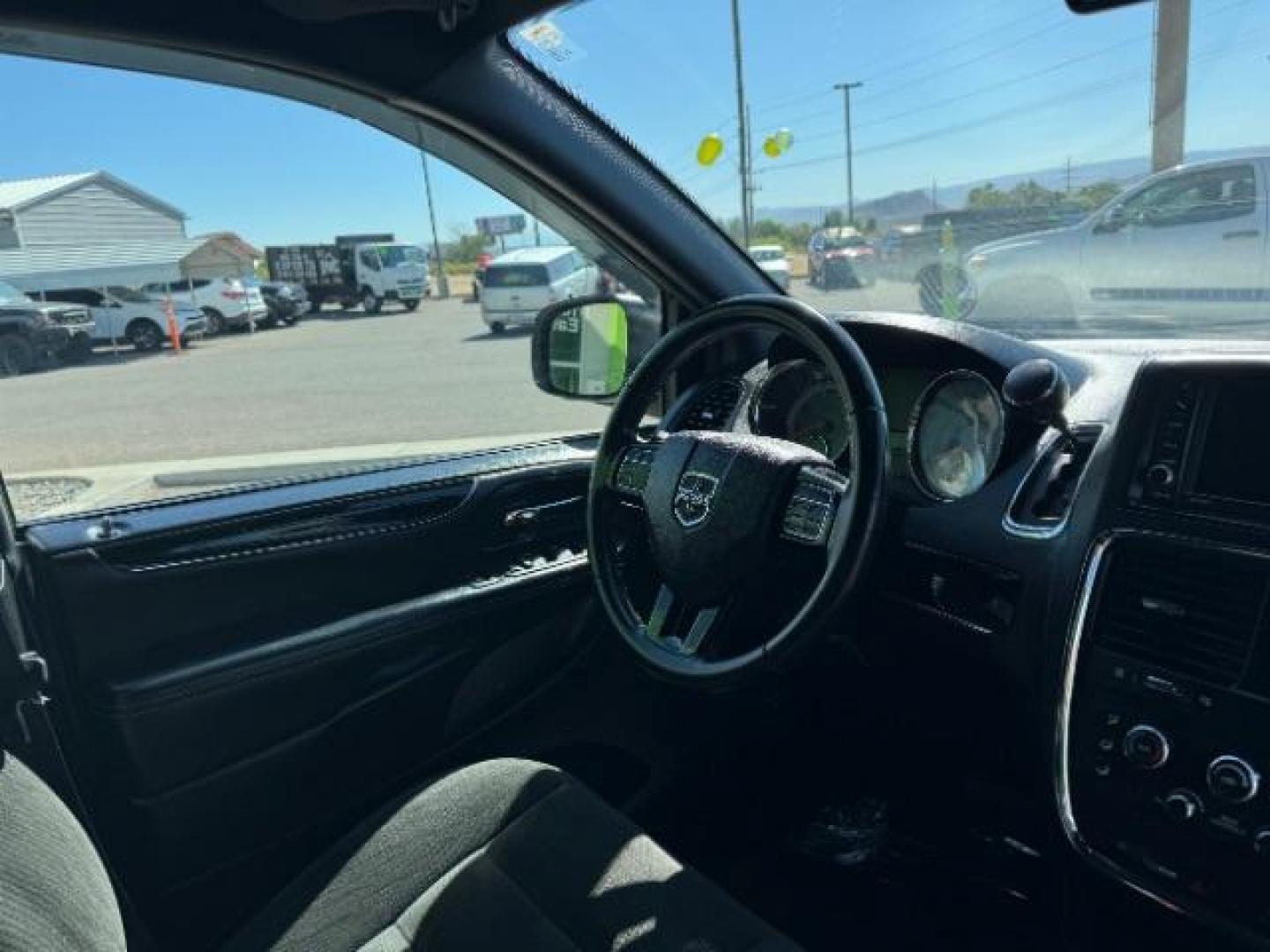 2018 Billet Clear Coat /Black/Light Graystone, cloth Dodge Grand Caravan SE (2C4RDGBG9JR) with an 3.6L V6 DOHC 24V engine, 6-Speed Automatic transmission, located at 940 North Main Street, Cedar City, UT, 84720, (435) 628-0023, 37.692936, -113.061897 - Photo#32