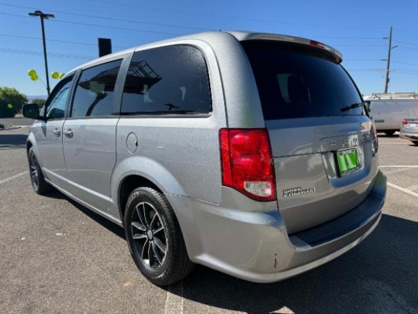 2018 Billet Clear Coat /Black/Light Graystone, cloth Dodge Grand Caravan SE (2C4RDGBG9JR) with an 3.6L V6 DOHC 24V engine, 6-Speed Automatic transmission, located at 940 North Main Street, Cedar City, UT, 84720, (435) 628-0023, 37.692936, -113.061897 - Photo#4