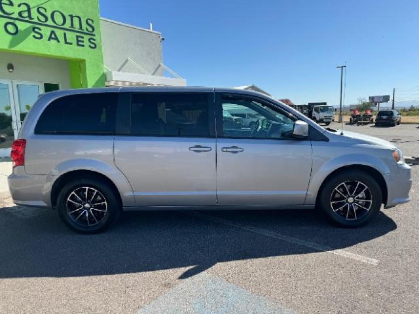 2018 Billet Clear Coat /Black/Light Graystone, cloth Dodge Grand Caravan SE (2C4RDGBG9JR) with an 3.6L V6 DOHC 24V engine, 6-Speed Automatic transmission, located at 940 North Main Street, Cedar City, UT, 84720, (435) 628-0023, 37.692936, -113.061897 - Photo#7