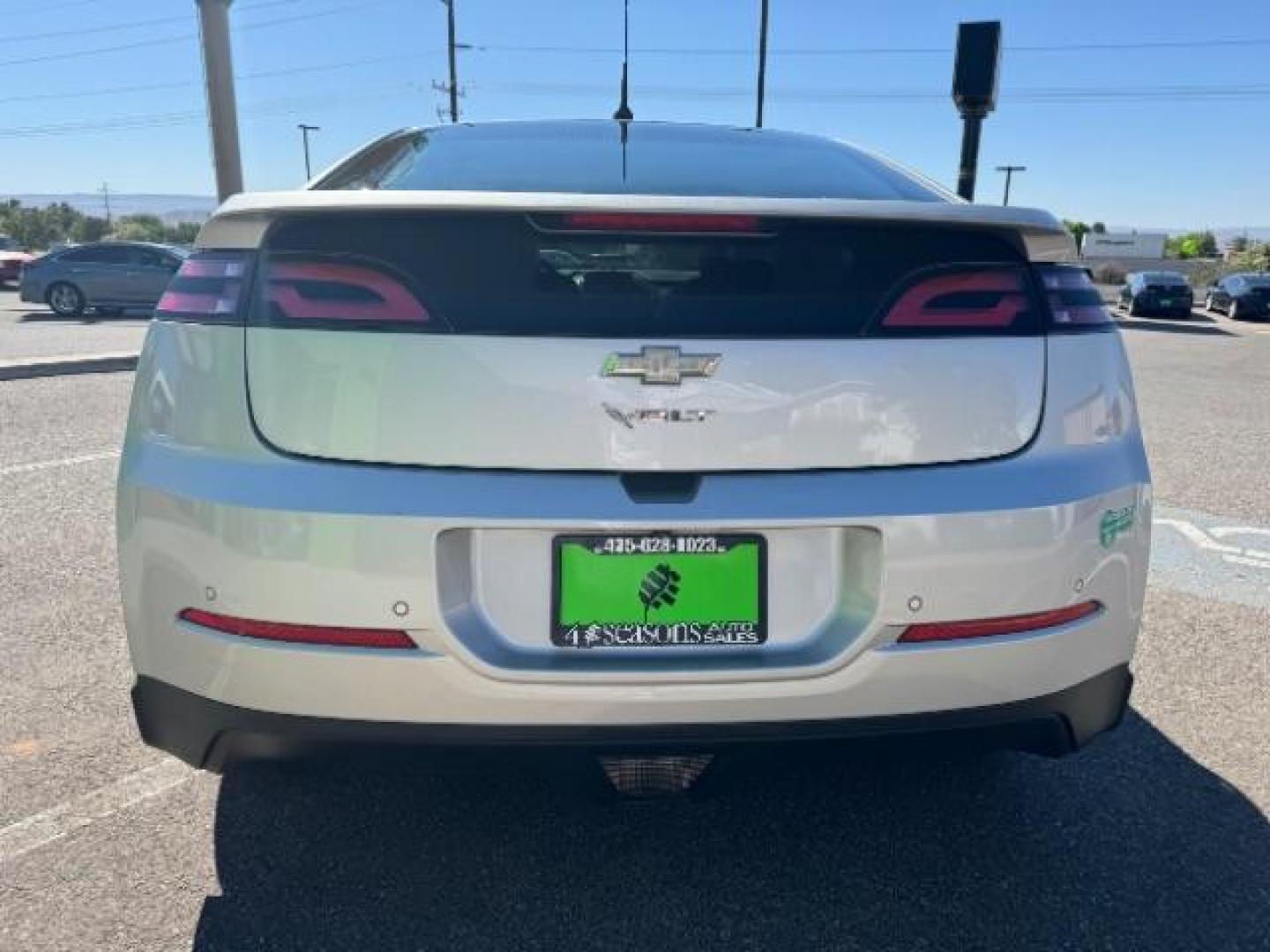 2014 Silver /Black Leather Interior Chevrolet Volt Premium w/ Navigation and LEP (1G1RH6E49EU) with an 1.4L L4 DOHC 16V PLUG-IN HYBRID engine, Continuously Variable Transmission transmission, located at 940 North Main Street, Cedar City, UT, 84720, (435) 628-0023, 37.692936, -113.061897 - Photo#5