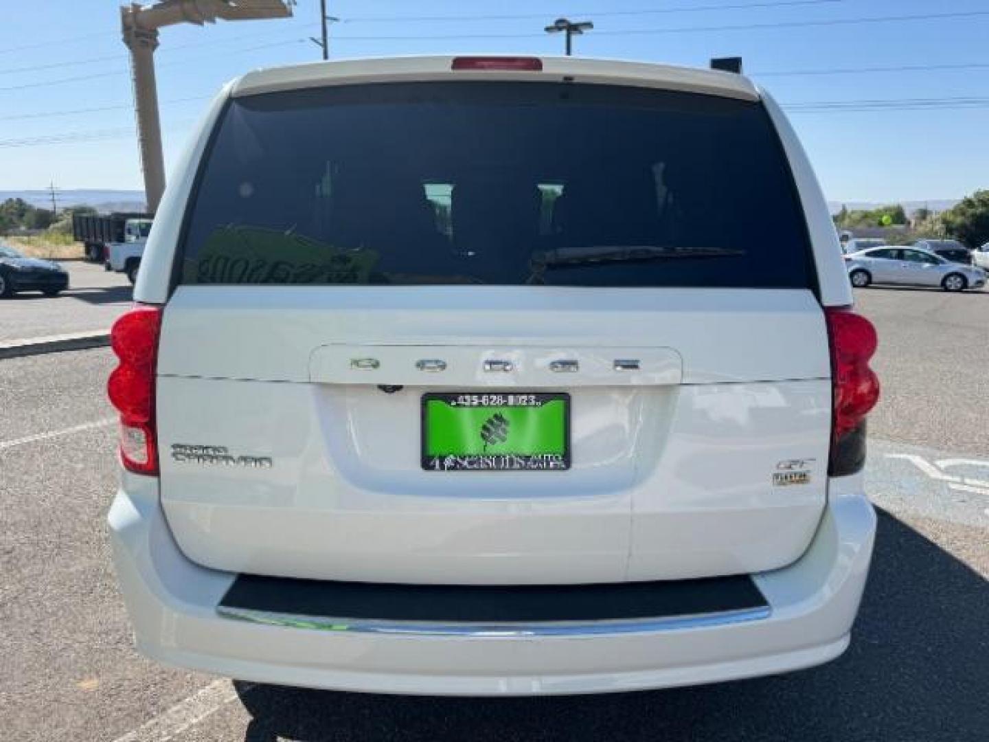 2018 White /Black Interior Dodge Grand Caravan GT (2C4RDGEG1JR) with an 3.6L V6 DOHC 24V engine, 6-Speed Automatic transmission, located at 940 North Main Street, Cedar City, UT, 84720, (435) 628-0023, 37.692936, -113.061897 - Photo#5