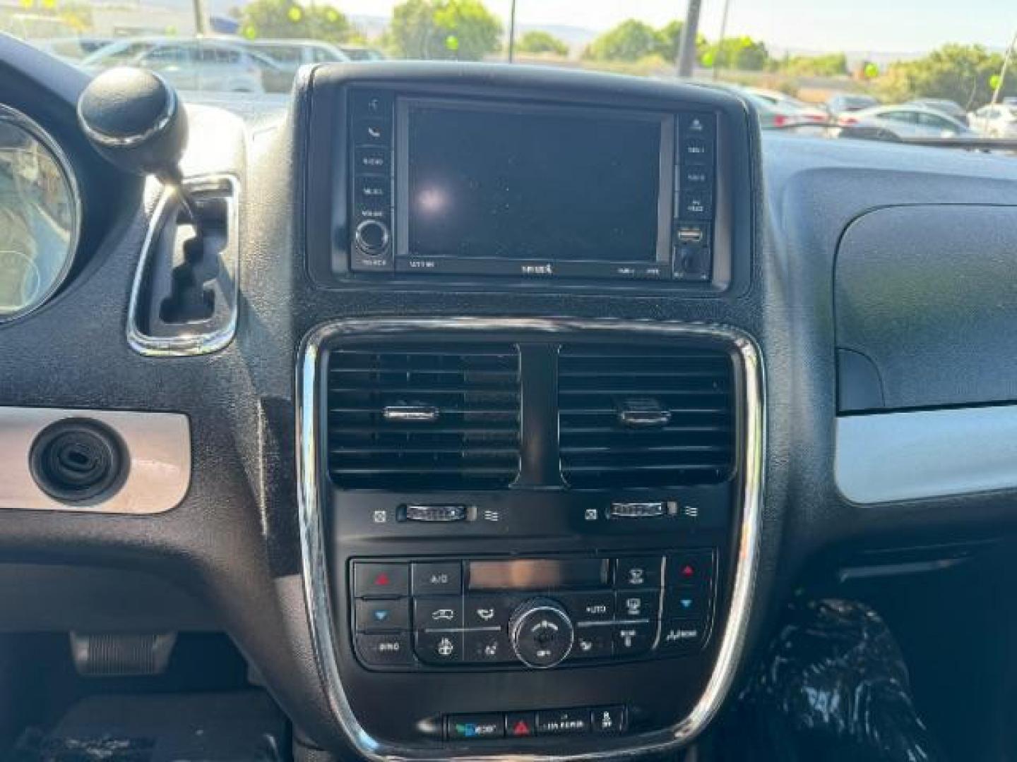 2018 White /Black Interior Dodge Grand Caravan GT (2C4RDGEG1JR) with an 3.6L V6 DOHC 24V engine, 6-Speed Automatic transmission, located at 940 North Main Street, Cedar City, UT, 84720, (435) 628-0023, 37.692936, -113.061897 - Photo#17