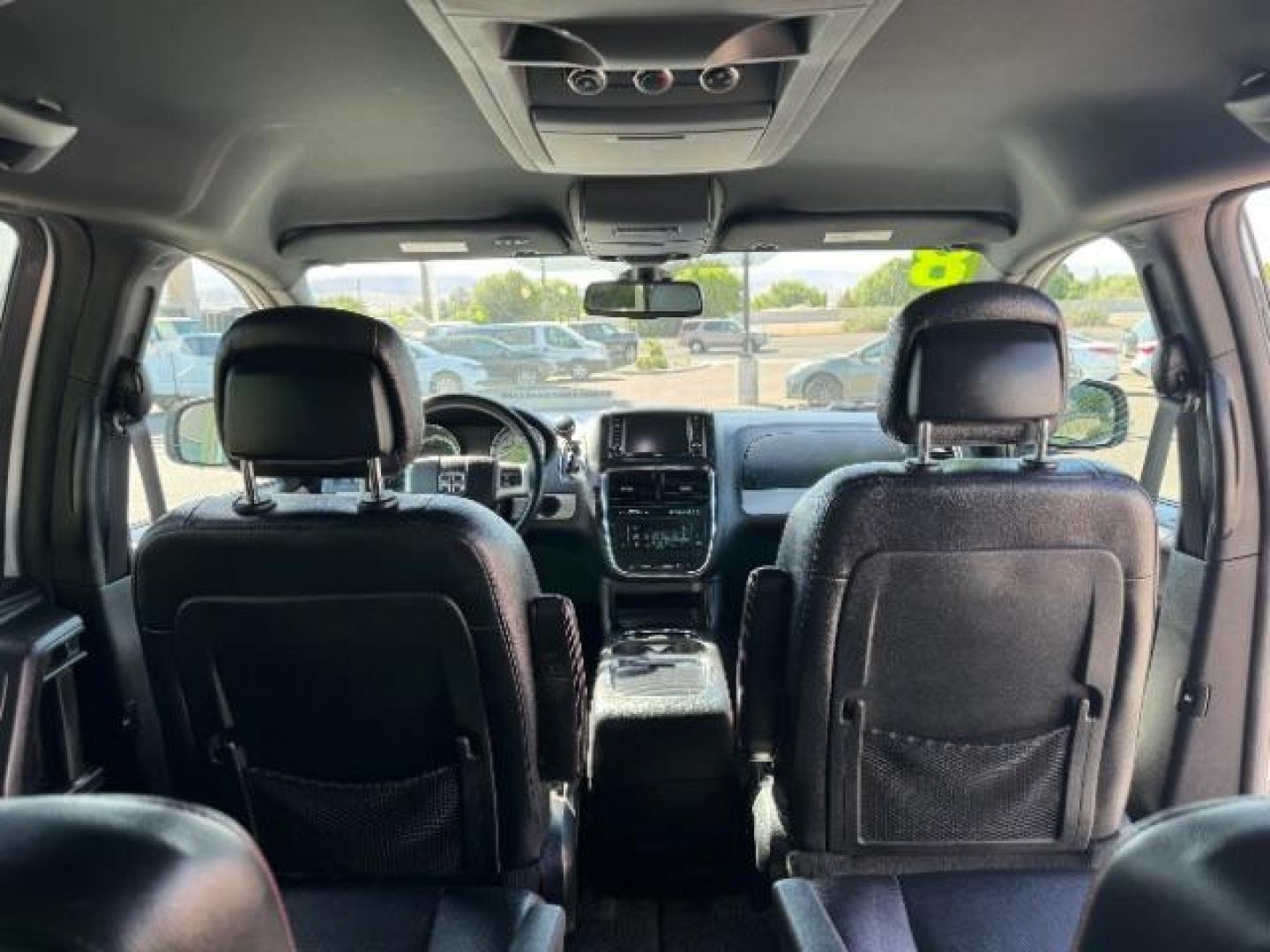 2018 White /Black Interior Dodge Grand Caravan GT (2C4RDGEG1JR) with an 3.6L V6 DOHC 24V engine, 6-Speed Automatic transmission, located at 940 North Main Street, Cedar City, UT, 84720, (435) 628-0023, 37.692936, -113.061897 - Photo#31