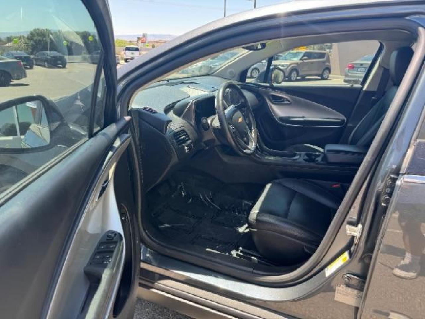 2013 Grey /Black Interior Chevrolet Volt Premium w/ Navigation and LEP (1G1RH6E41DU) with an 1.4L L4 DOHC 16V PLUG-IN HYBRID engine, Continuously Variable Transmission transmission, located at 1865 East Red Hills Pkwy, St. George, 84770, (435) 628-0023, 37.120850, -113.543640 - Photo#10