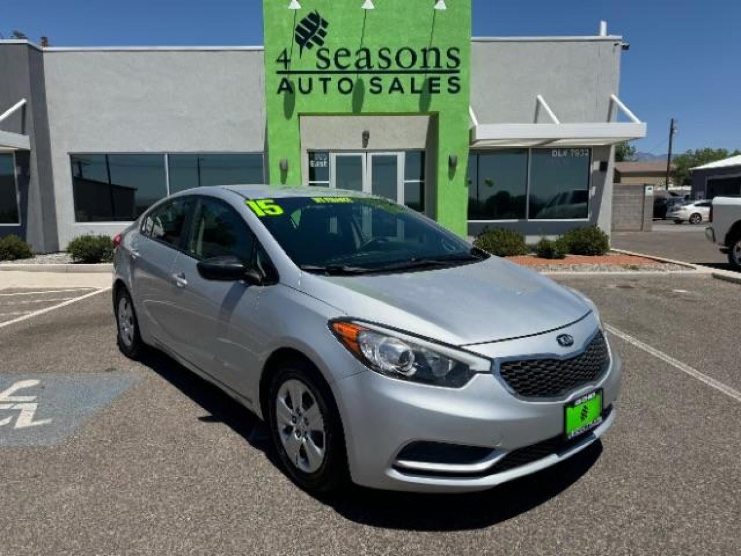 2015 Bright Silver /Gray Kia Forte LX (KNAFK4A62F5) with an 1.8L L4 DOHC 16V engine, 6-Speed Automatic transmission, located at 1865 East Red Hills Pkwy, St. George, 84770, (435) 628-0023, 37.120850, -113.543640 - We specialize in helping ALL people get the best financing available. No matter your credit score, good, bad or none we can get you an amazing rate. Had a bankruptcy, divorce, or repossessions? We give you the green light to get your credit back on the road. Low down and affordable payments that fit - Photo#0