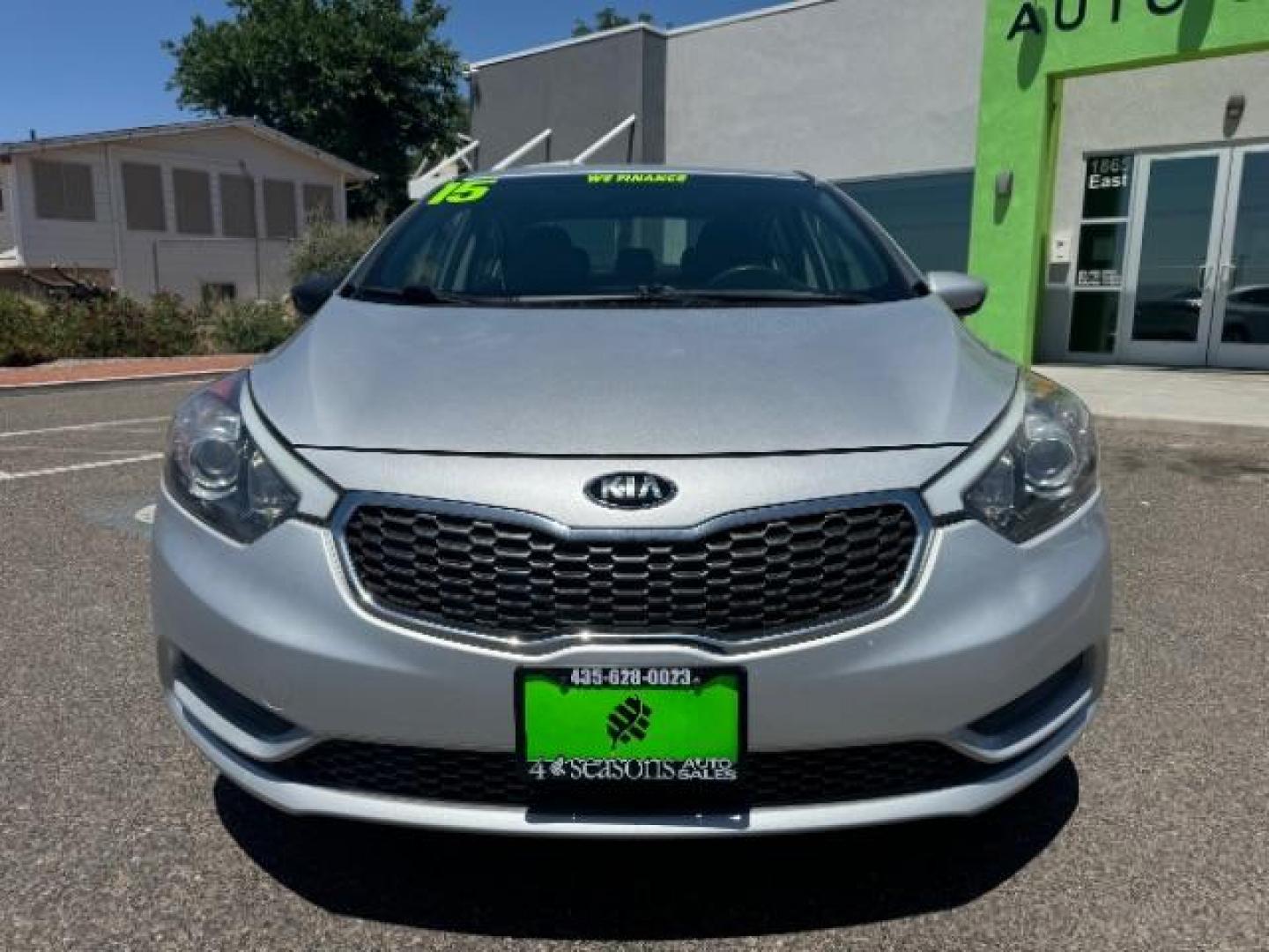 2015 Bright Silver /Gray Kia Forte LX (KNAFK4A62F5) with an 1.8L L4 DOHC 16V engine, 6-Speed Automatic transmission, located at 1865 East Red Hills Pkwy, St. George, 84770, (435) 628-0023, 37.120850, -113.543640 - We specialize in helping ALL people get the best financing available. No matter your credit score, good, bad or none we can get you an amazing rate. Had a bankruptcy, divorce, or repossessions? We give you the green light to get your credit back on the road. Low down and affordable payments that fit - Photo#1