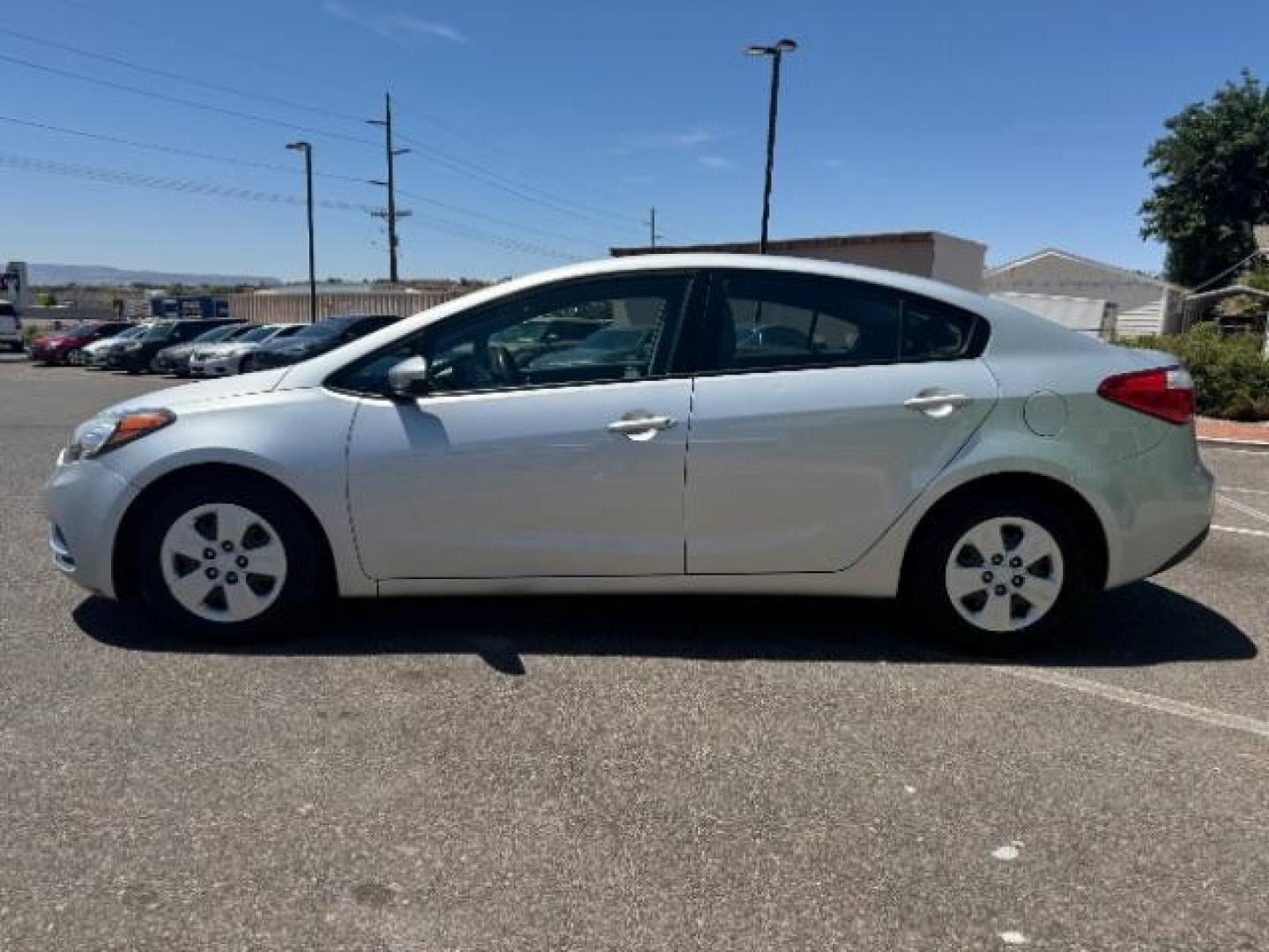 2015 Bright Silver /Gray Kia Forte LX (KNAFK4A62F5) with an 1.8L L4 DOHC 16V engine, 6-Speed Automatic transmission, located at 1865 East Red Hills Pkwy, St. George, 84770, (435) 628-0023, 37.120850, -113.543640 - We specialize in helping ALL people get the best financing available. No matter your credit score, good, bad or none we can get you an amazing rate. Had a bankruptcy, divorce, or repossessions? We give you the green light to get your credit back on the road. Low down and affordable payments that fit - Photo#3