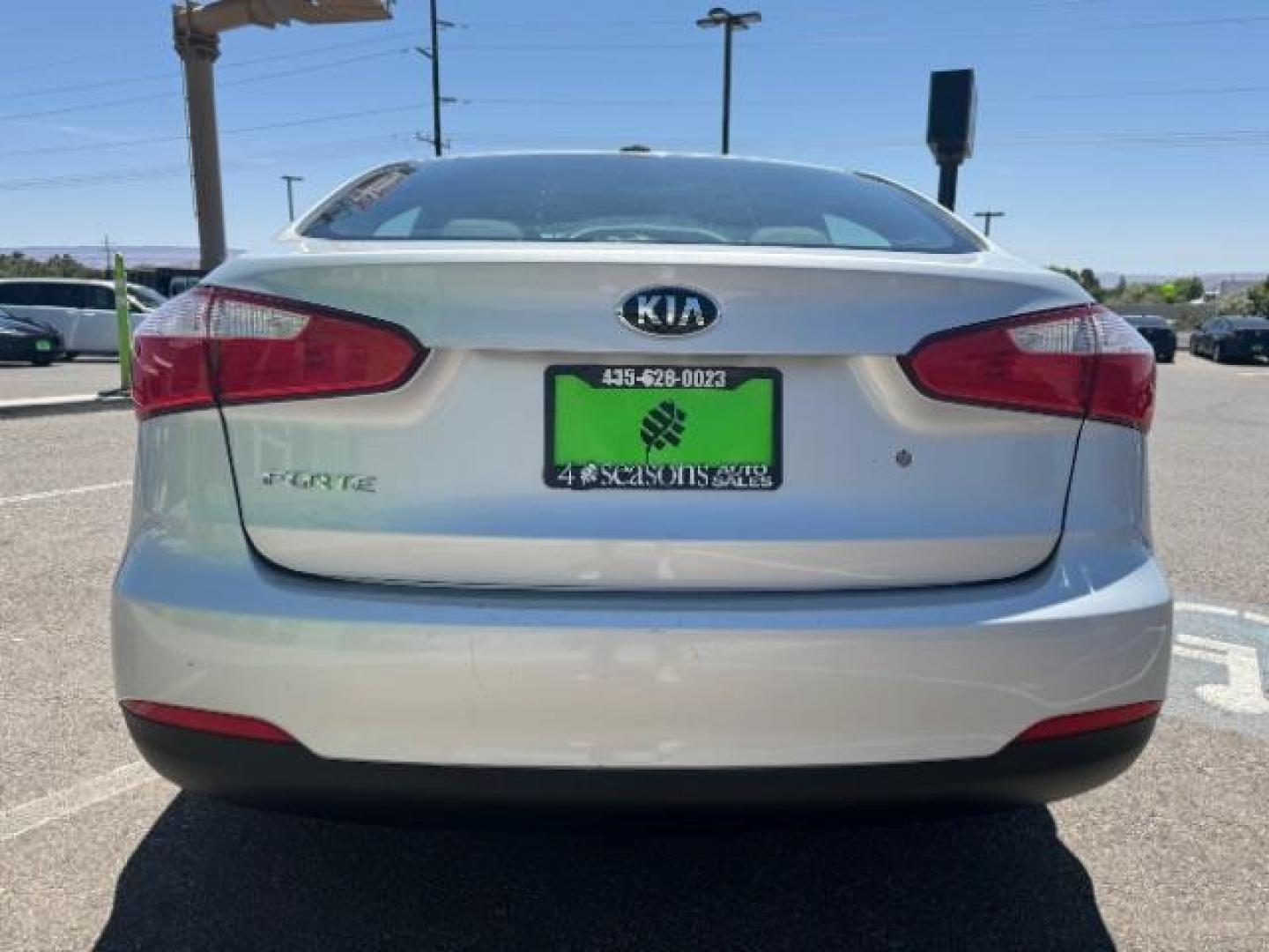 2015 Bright Silver /Gray Kia Forte LX (KNAFK4A62F5) with an 1.8L L4 DOHC 16V engine, 6-Speed Automatic transmission, located at 1865 East Red Hills Pkwy, St. George, 84770, (435) 628-0023, 37.120850, -113.543640 - We specialize in helping ALL people get the best financing available. No matter your credit score, good, bad or none we can get you an amazing rate. Had a bankruptcy, divorce, or repossessions? We give you the green light to get your credit back on the road. Low down and affordable payments that fit - Photo#5