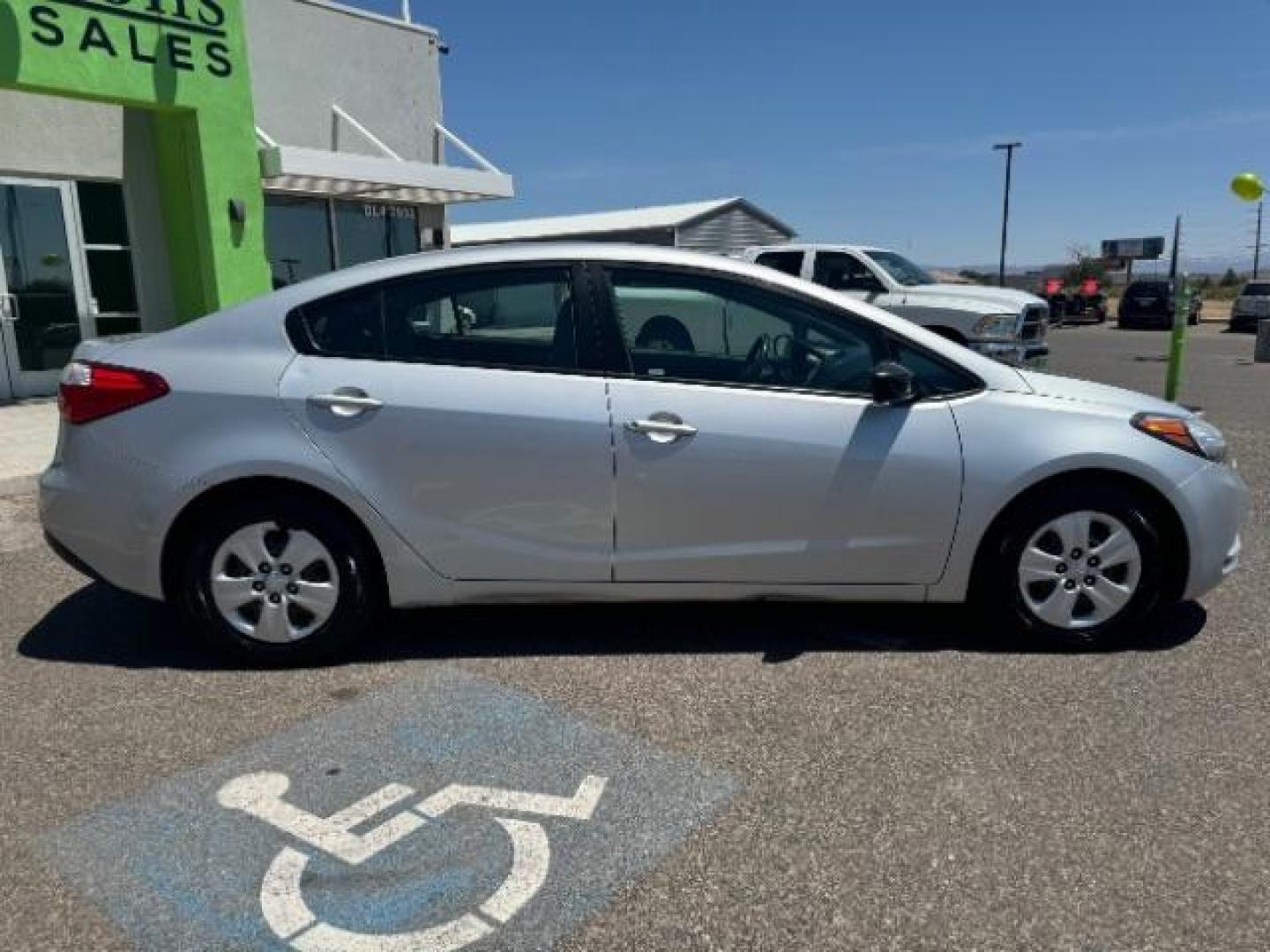 2015 Bright Silver /Gray Kia Forte LX (KNAFK4A62F5) with an 1.8L L4 DOHC 16V engine, 6-Speed Automatic transmission, located at 1865 East Red Hills Pkwy, St. George, 84770, (435) 628-0023, 37.120850, -113.543640 - We specialize in helping ALL people get the best financing available. No matter your credit score, good, bad or none we can get you an amazing rate. Had a bankruptcy, divorce, or repossessions? We give you the green light to get your credit back on the road. Low down and affordable payments that fit - Photo#7