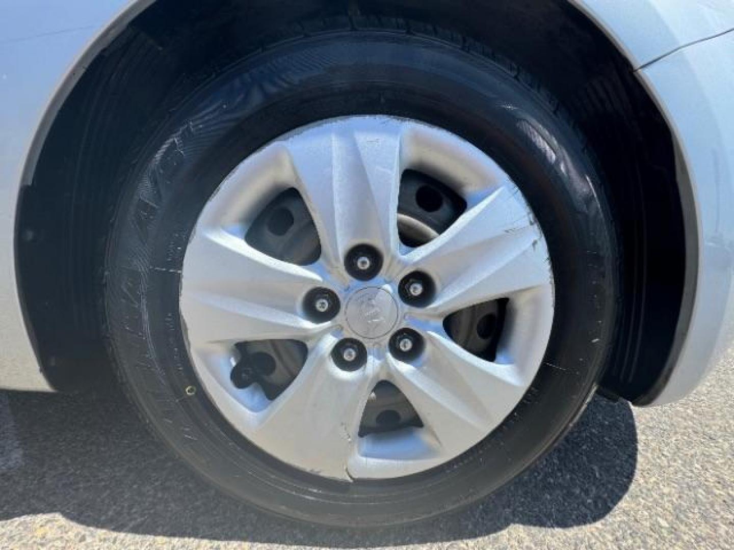 2015 Bright Silver /Gray Kia Forte LX (KNAFK4A62F5) with an 1.8L L4 DOHC 16V engine, 6-Speed Automatic transmission, located at 1865 East Red Hills Pkwy, St. George, 84770, (435) 628-0023, 37.120850, -113.543640 - We specialize in helping ALL people get the best financing available. No matter your credit score, good, bad or none we can get you an amazing rate. Had a bankruptcy, divorce, or repossessions? We give you the green light to get your credit back on the road. Low down and affordable payments that fit - Photo#8