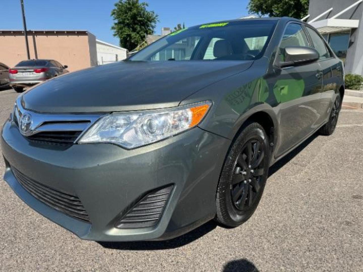 2013 Olive Green Toyota Camry SE (4T4BF1FK8DR) with an 2.5L L4 DOHC 16V engine, 6-Speed Automatic transmission, located at 1865 East Red Hills Pkwy, St. George, 84770, (435) 628-0023, 37.120850, -113.543640 - Photo#2