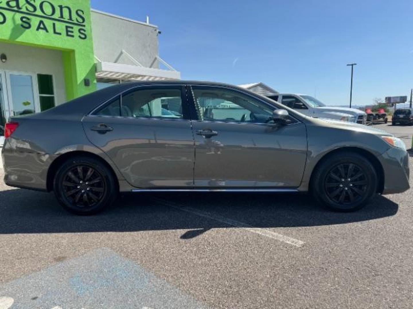 2013 Olive Green Toyota Camry SE (4T4BF1FK8DR) with an 2.5L L4 DOHC 16V engine, 6-Speed Automatic transmission, located at 1865 East Red Hills Pkwy, St. George, 84770, (435) 628-0023, 37.120850, -113.543640 - We specialize in helping ALL people get the best financing available. No matter your credit score, good, bad or none we can get you an amazing rate. Had a bankruptcy, divorce, or repossessions? We give you the green light to get your credit back on the road. Low down and affordable payments that fit - Photo#7