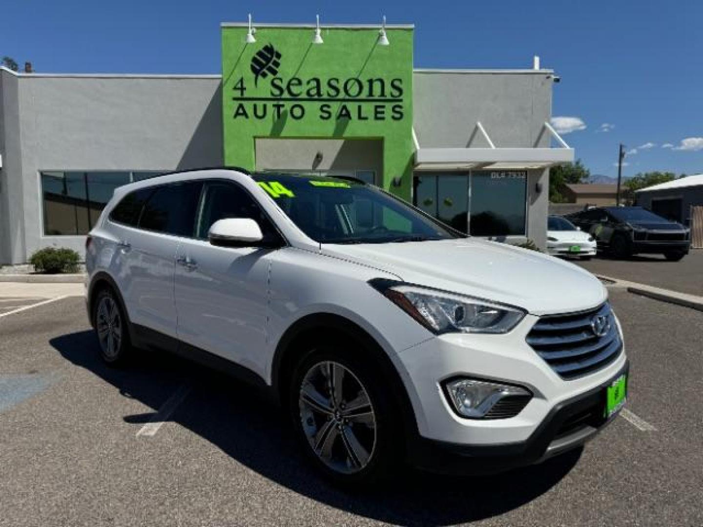 2014 Monaco White /Saddle Hyundai Santa Fe Limited FWD (KM8SR4HF2EU) with an 3.3L V6 DOHC 24V engine, 6-Speed Automatic transmission, located at 1865 East Red Hills Pkwy, St. George, 84770, (435) 628-0023, 37.120850, -113.543640 - Photo#0