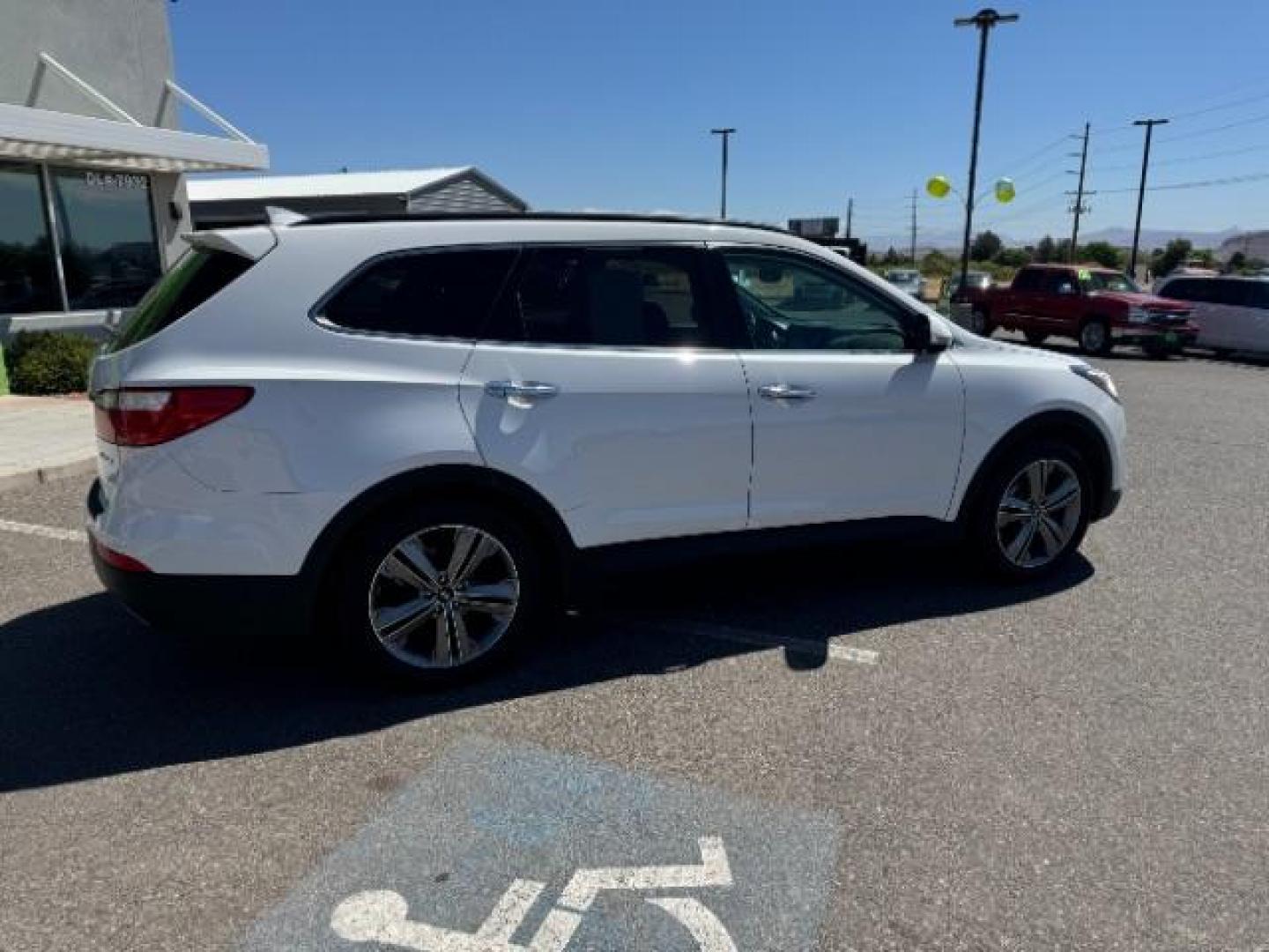 2014 Monaco White /Saddle Hyundai Santa Fe Limited FWD (KM8SR4HF2EU) with an 3.3L V6 DOHC 24V engine, 6-Speed Automatic transmission, located at 1865 East Red Hills Pkwy, St. George, 84770, (435) 628-0023, 37.120850, -113.543640 - Photo#13