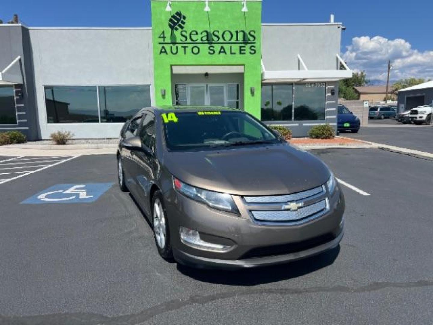 2014 Gray /Black Interior Chevrolet Volt Premium w/ Navigatio (1G1RH6E48EU) with an 1.4L L4 DOHC 16V PLU engine, Continuously Variabl transmission, located at 1865 East Red Hills Pkwy, St. George, 84770, (435) 628-0023, 37.120850, -113.543640 - Photo#0