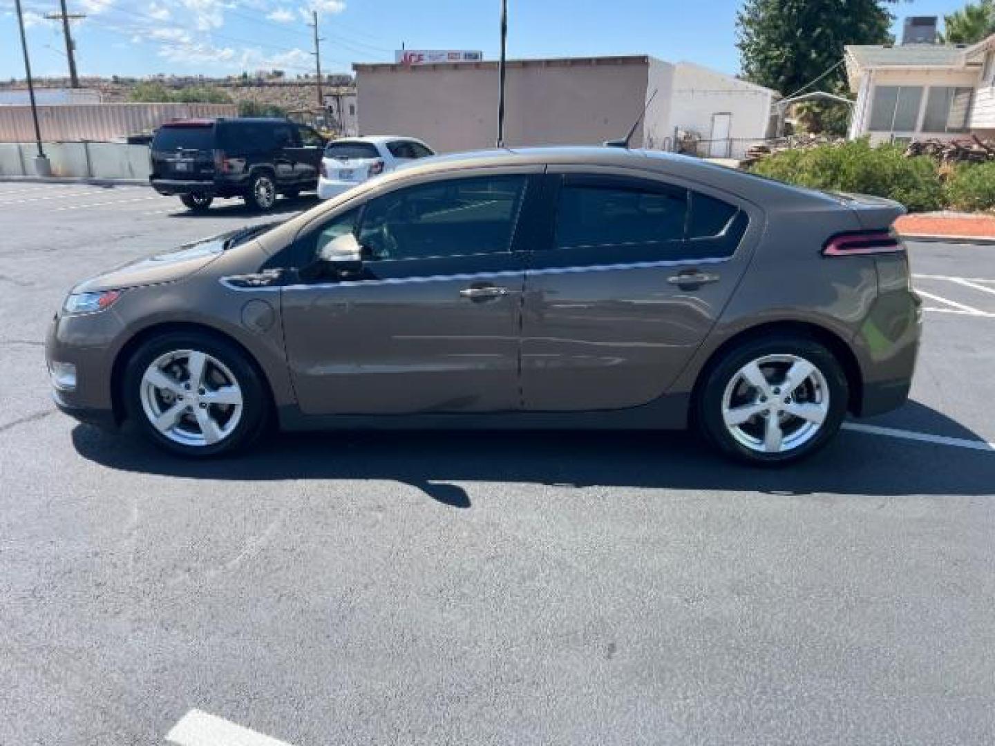 2014 Gray /Black Interior Chevrolet Volt Premium w/ Navigatio (1G1RH6E48EU) with an 1.4L L4 DOHC 16V PLU engine, Continuously Variabl transmission, located at 1865 East Red Hills Pkwy, St. George, 84770, (435) 628-0023, 37.120850, -113.543640 - Photo#3