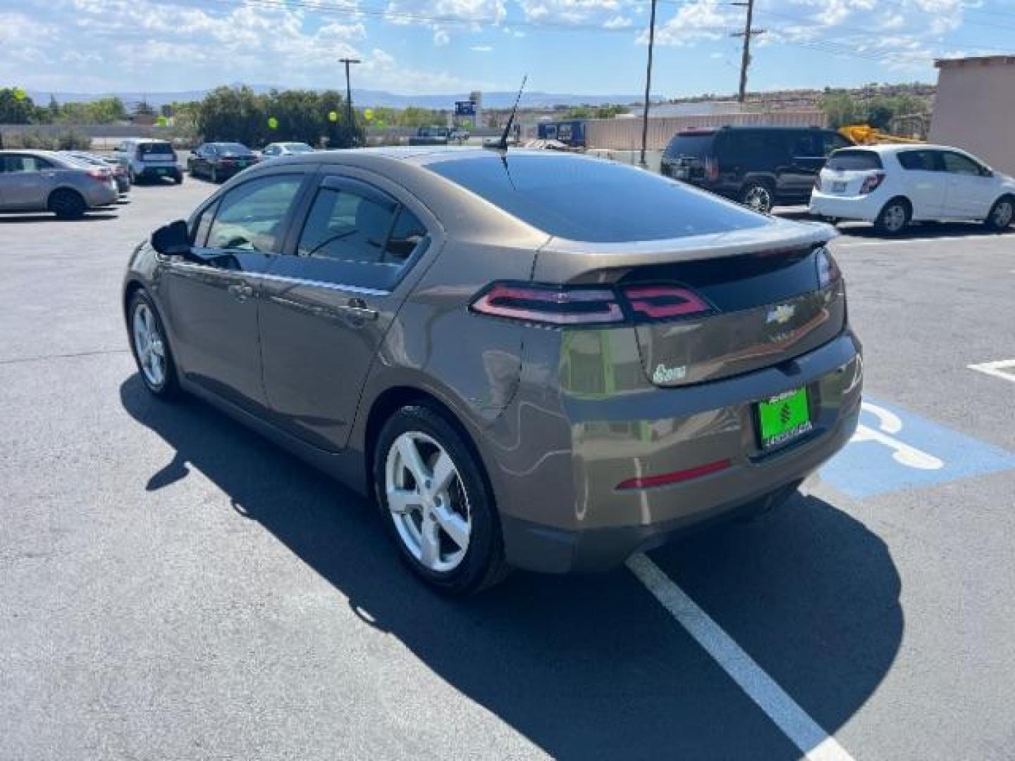 2014 Gray /Black Interior Chevrolet Volt Premium w/ Navigatio (1G1RH6E48EU) with an 1.4L L4 DOHC 16V PLU engine, Continuously Variabl transmission, located at 1865 East Red Hills Pkwy, St. George, 84770, (435) 628-0023, 37.120850, -113.543640 - Photo#4