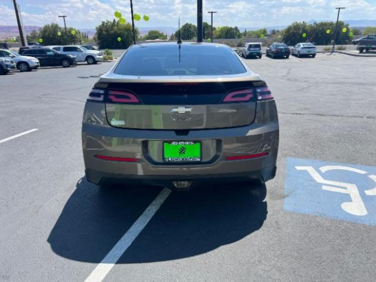 2014 Gray /Black Interior Chevrolet Volt Premium w/ Navigatio (1G1RH6E48EU) with an 1.4L L4 DOHC 16V PLU engine, Continuously Variabl transmission, located at 1865 East Red Hills Pkwy, St. George, 84770, (435) 628-0023, 37.120850, -113.543640 - Photo#5