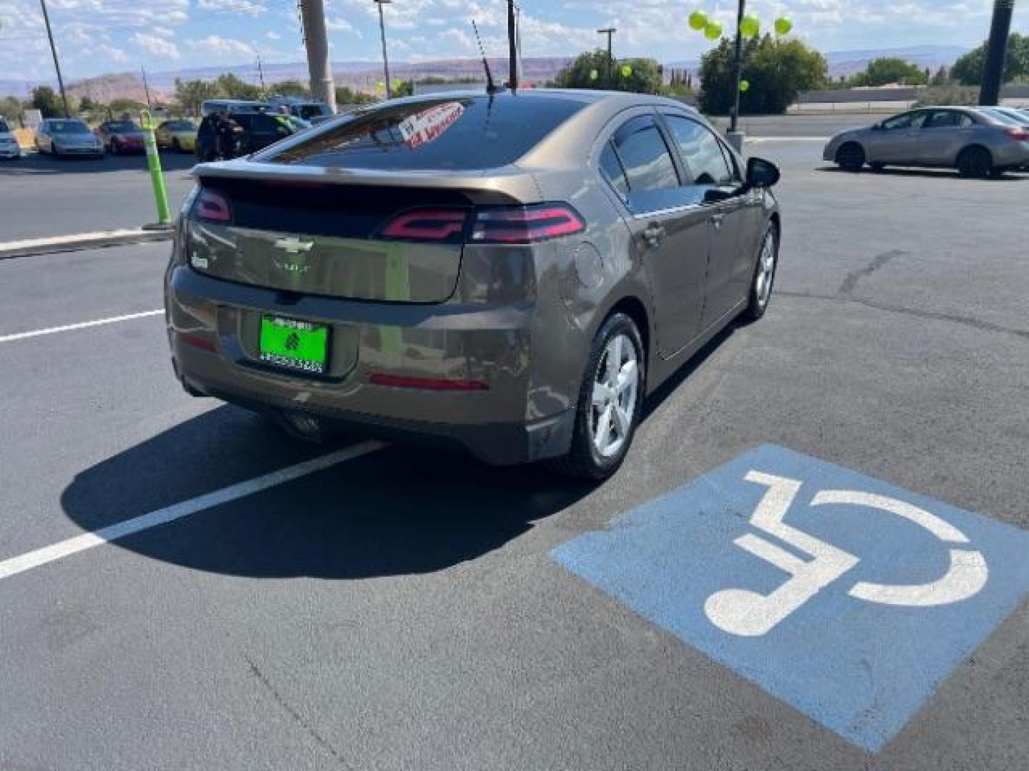 2014 Gray /Black Interior Chevrolet Volt Premium w/ Navigatio (1G1RH6E48EU) with an 1.4L L4 DOHC 16V PLU engine, Continuously Variabl transmission, located at 1865 East Red Hills Pkwy, St. George, 84770, (435) 628-0023, 37.120850, -113.543640 - Photo#6