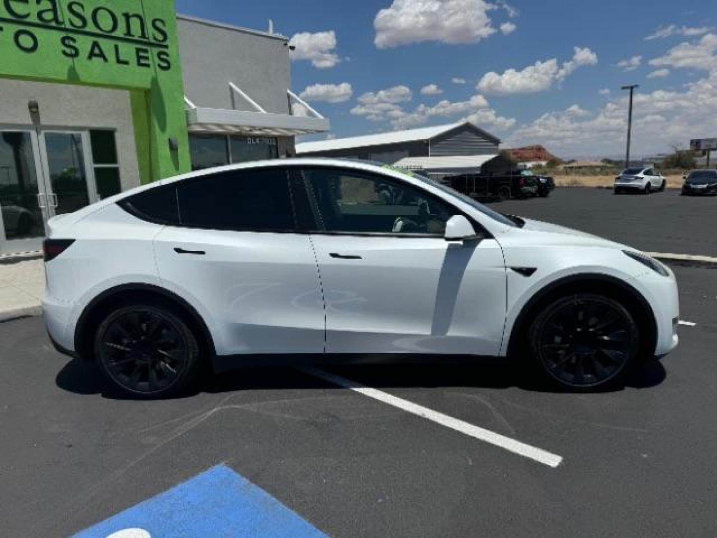 2022 Pearl White Multi-Coat /All Black Tesla Model Y Long Range (7SAYGDEE0NF) with an ELECTRIC engine, 1-Speed Automatic transmission, located at 1865 East Red Hills Pkwy, St. George, 84770, (435) 628-0023, 37.120850, -113.543640 - ***Purchase price AFTER $4k rebate has been transferred to dealership*** This allows us to reduce the asking price from $28,995 (without tax rebate) to be under the $25k threshold. Visit Energy.gov for full rules. Beautiful LONG RANGE ALL WHEEL DRIVE model Y. 5 Seater, New floormats, Painted wheel - Photo#8