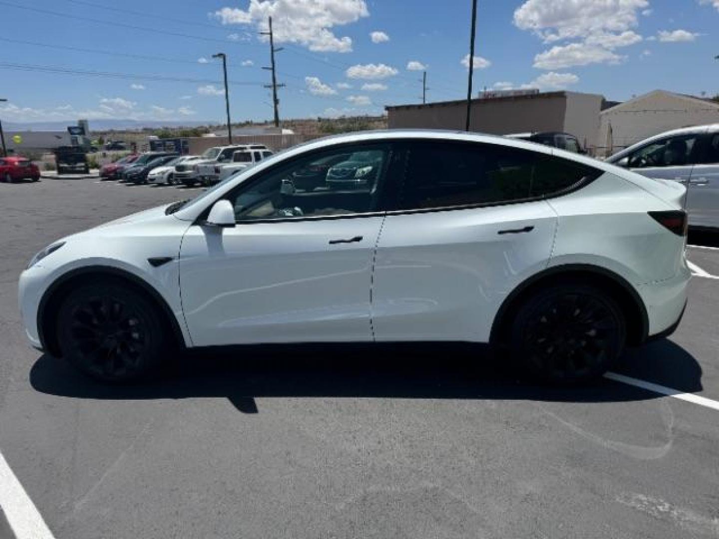 2022 Pearl White Multi-Coat /All Black Tesla Model Y Long Range (7SAYGDEE0NF) with an ELECTRIC engine, 1-Speed Automatic transmission, located at 1865 East Red Hills Pkwy, St. George, 84770, (435) 628-0023, 37.120850, -113.543640 - SOLD - But we can find you any Tesla, Call us! ***Purchase price AFTER $4k rebate has been transferred to dealership*** This allows us to reduce the asking price from $28,995 (without tax rebate) to be under the $25k threshold. Visit Energy.gov for full rules. Beautiful LONG RANGE ALL WHEEL DRI - Photo#4