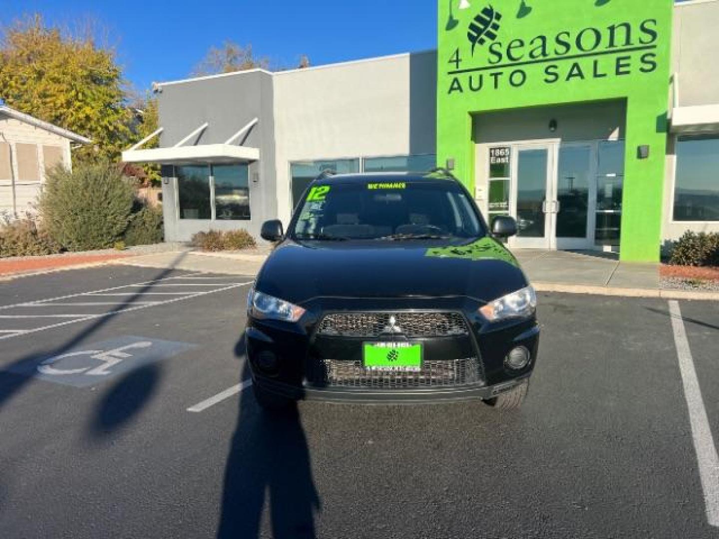 2012 Labrador Black Pearl /Black Cloth Interior Mitsubishi Outlander ES 2WD (JA4AS2AW2CU) with an 2.4L L4 DOHC 16V engine, Continuously Variable Transmission transmission, located at 940 North Main Street, Cedar City, UT, 84720, (435) 628-0023, 37.692936, -113.061897 - We specialize in helping ALL people get the best financing available. No matter your credit score, good, bad or none we can get you an amazing rate. Had a bankruptcy, divorce, or repossessions? We give you the green light to get your credit back on the road. Low down and affordable payments that fit - Photo#1